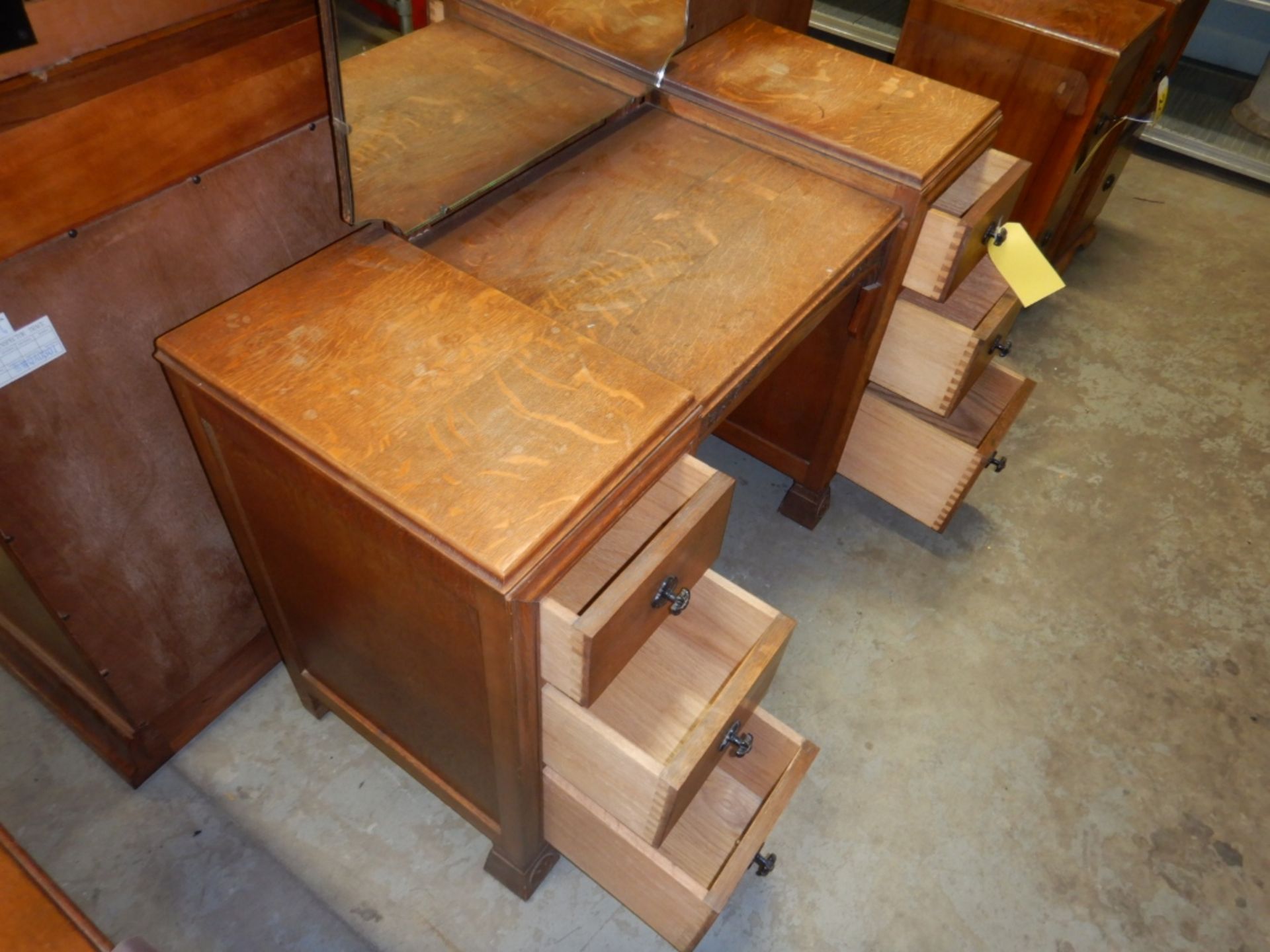 VINTAGE OAK LADIES DRESSING TABLE W/MIRROR - Image 2 of 2