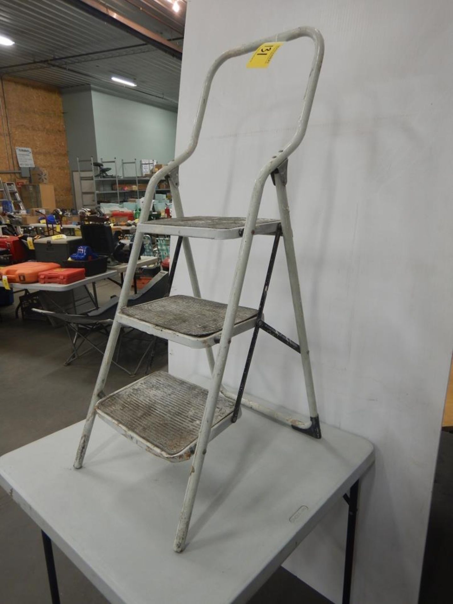 3-STEP PAINTERS LADDER - Image 2 of 3