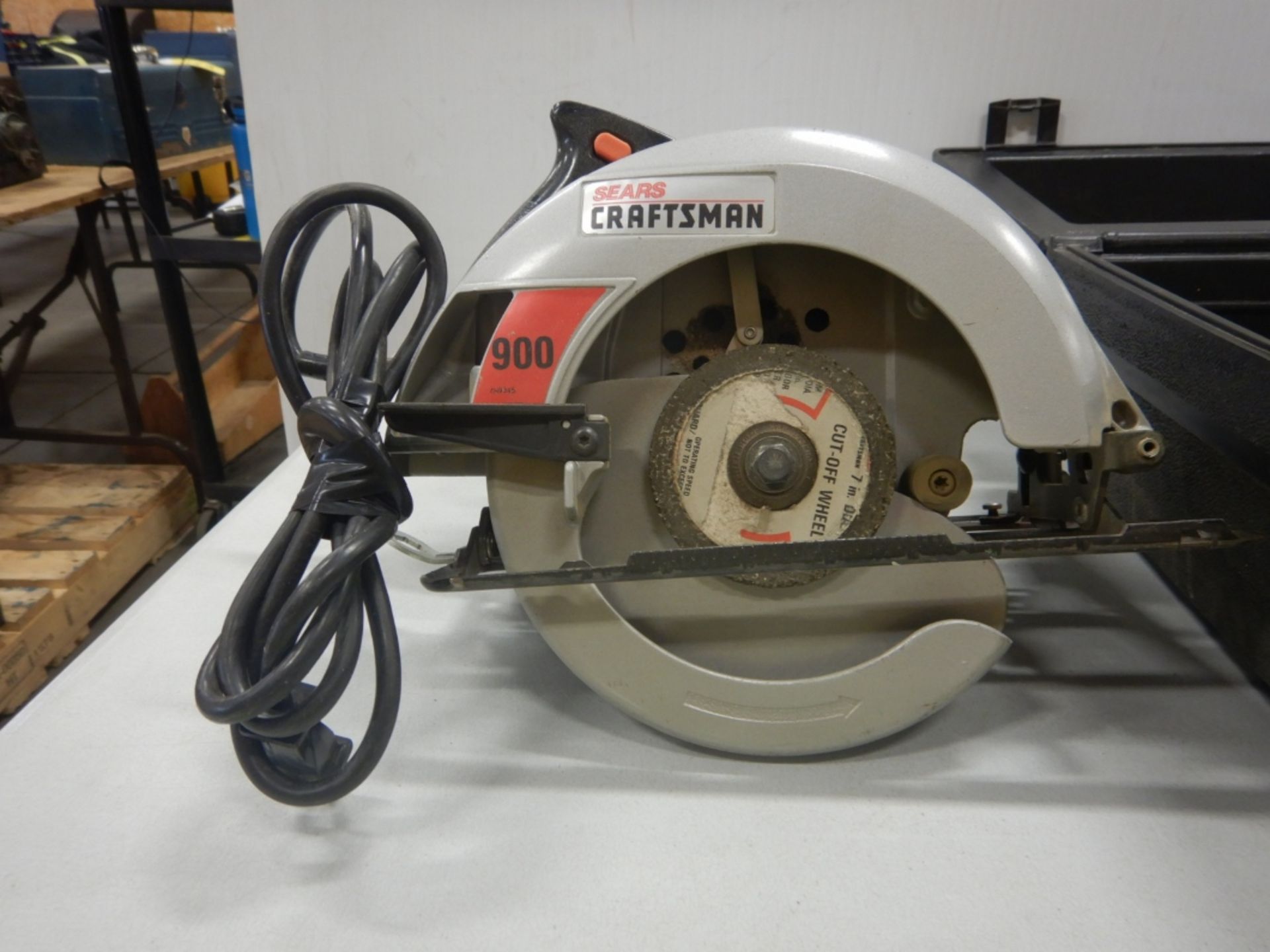 SEARS CRAFTSMEN 900 ELEC. CIRCULAR SAW W/ CASE AND SEARS CRAFTSMEN 7.2V CORDLESS DRILL AND CHARGER - Image 2 of 5