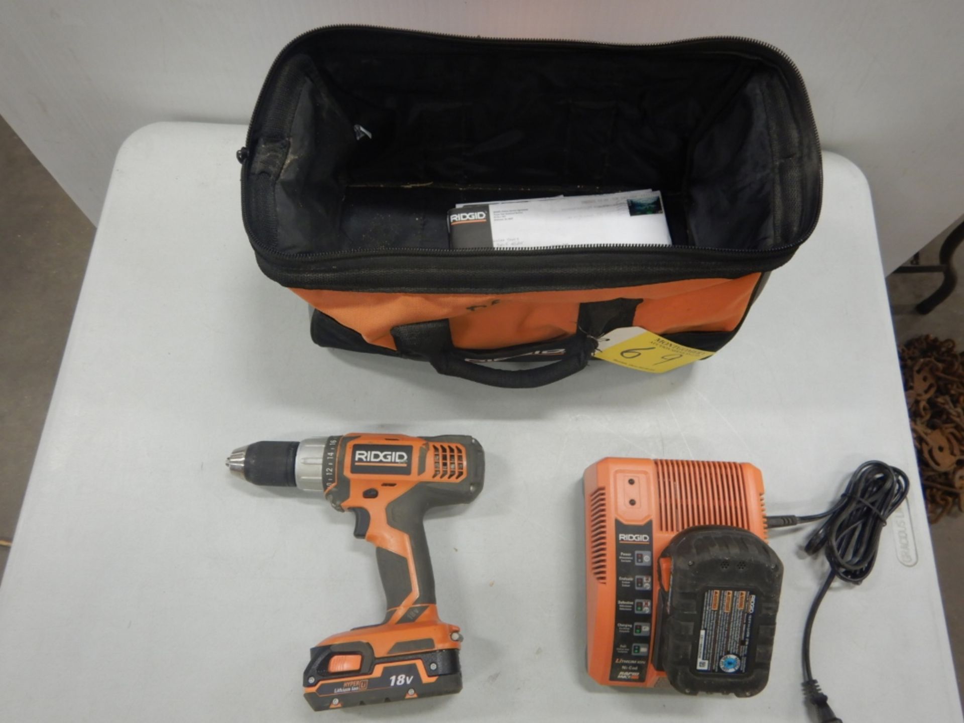 RIDGID 18V CORDLESS DRILL W/ BATTERIES AND CHARGER - Image 2 of 3