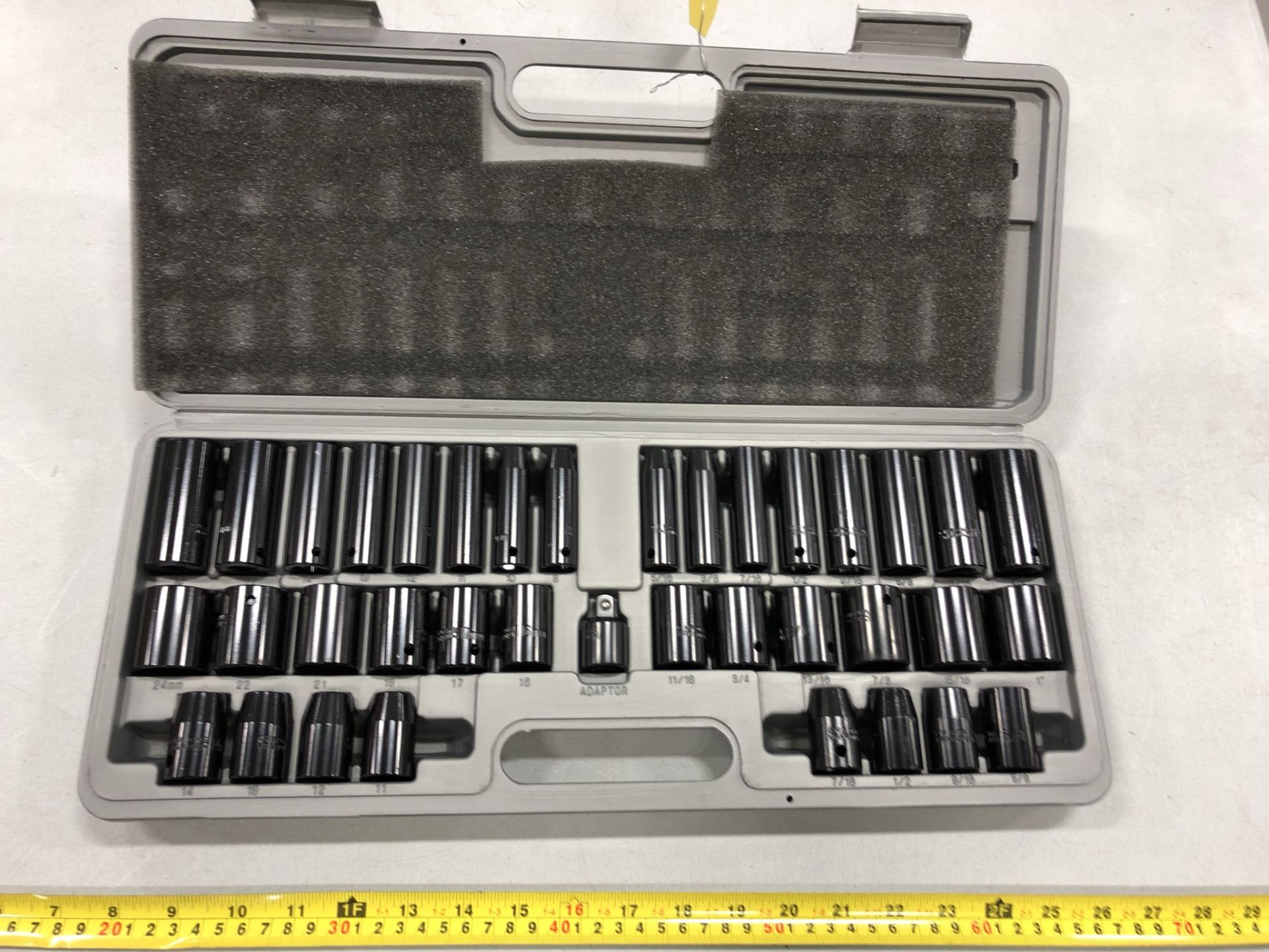 POWER FIST METRIC AND SAE 1/2IN, 3/8IN, IMPACT SOCKET SET