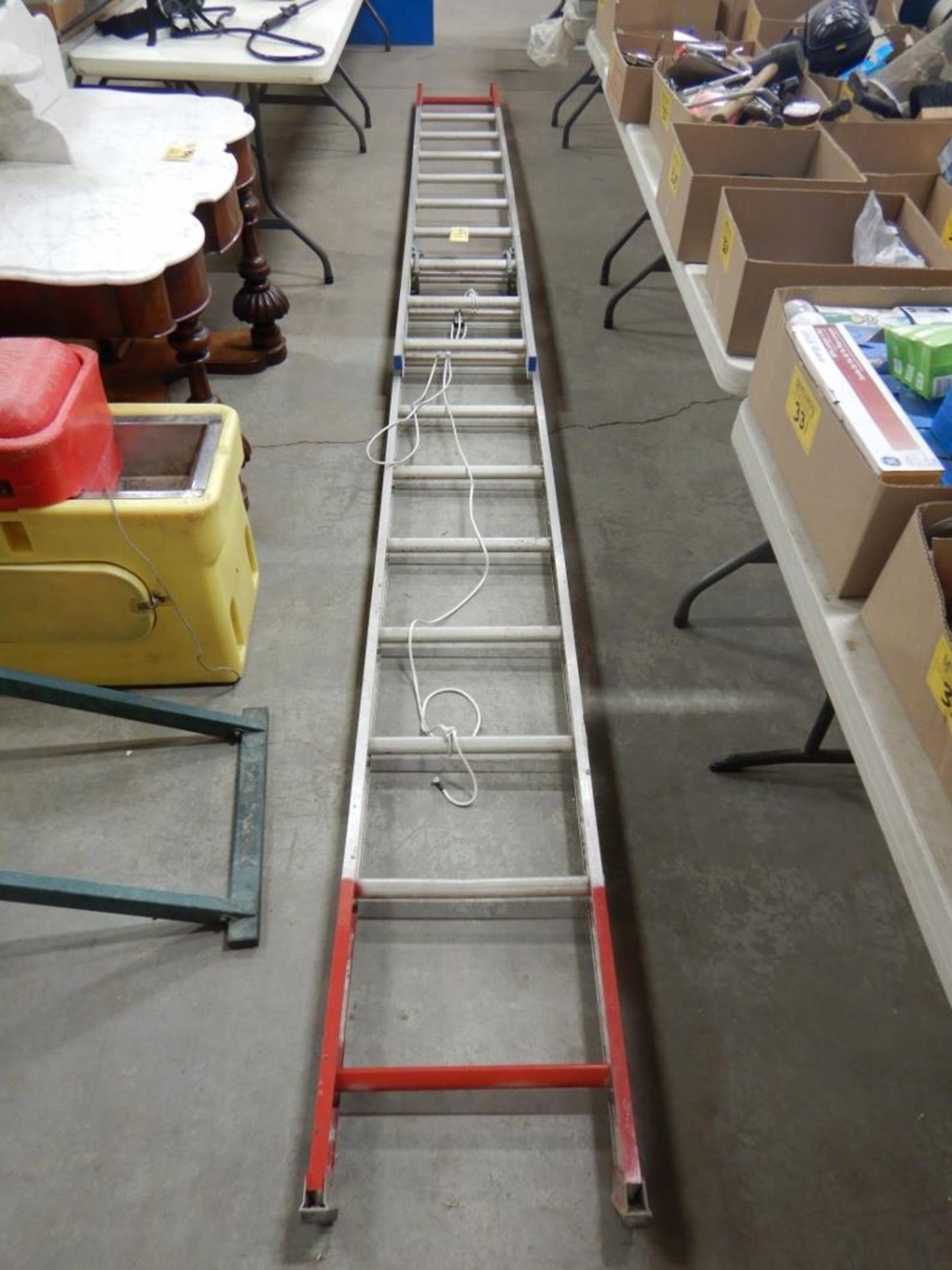 L/O 10FT-18FT ALUMINUM EXTENSION LADDER, 11 FT ALUMINUM LADDER, 6FT ALUMINUM STEP LADDER - Image 4 of 5