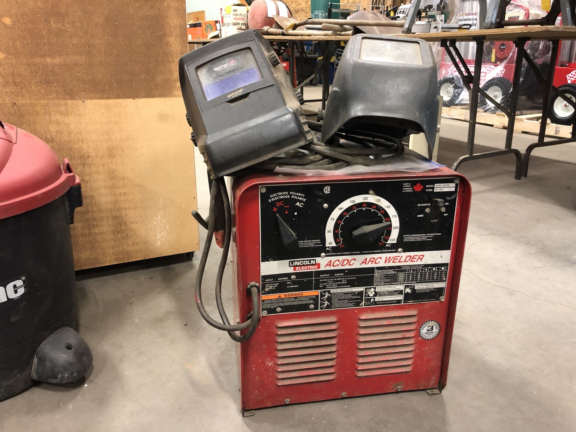 LINCOLN 225 AC/DC WELDER, W/CABLES, HELMETS, 220V