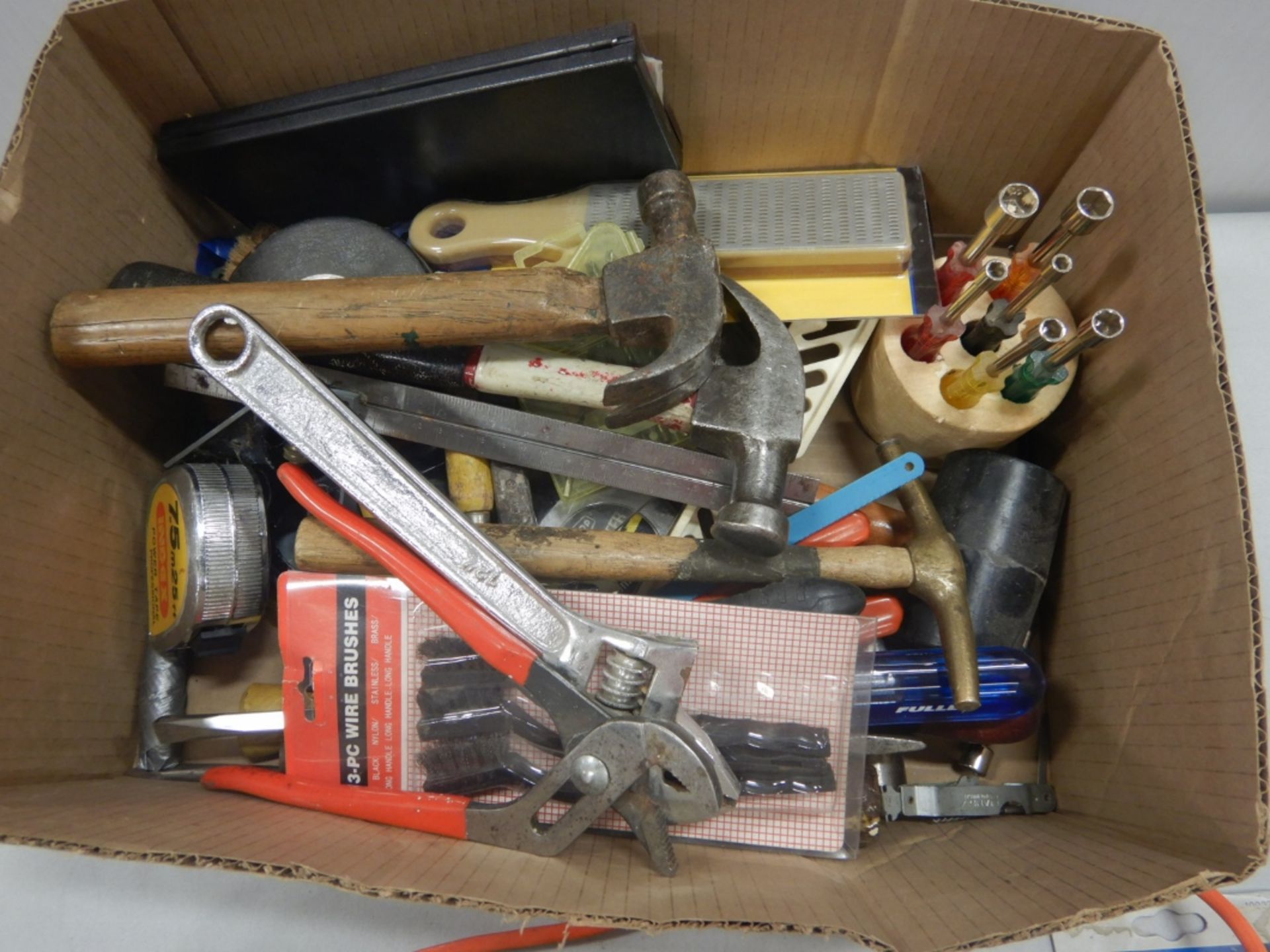 L/O ASSORTED HAND TOOLS, HACK SAW, TROUBLE LIGHT, HAMMERS, ETC. - Image 3 of 3