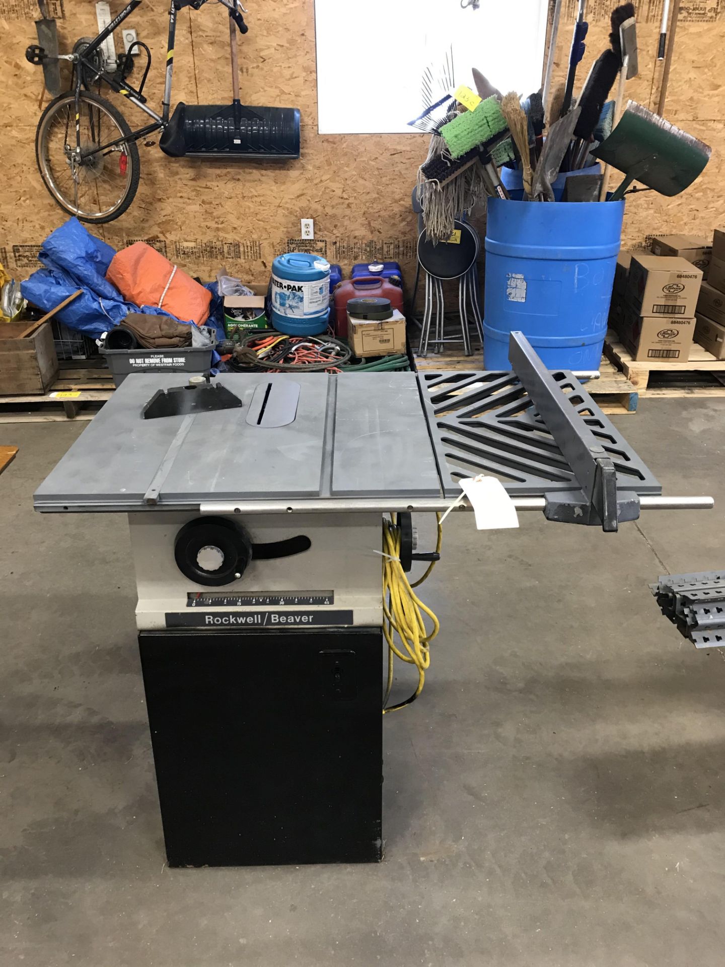 ROCKWELL/BEAVER 9" TABLE SAW W/ 1HP MOTOR - Image 2 of 3