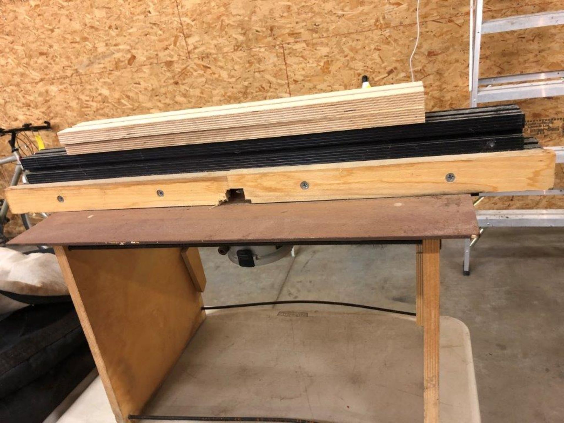 SHOP BUILT 24IN ROUTER TABLE W/ FENCE - Image 3 of 3