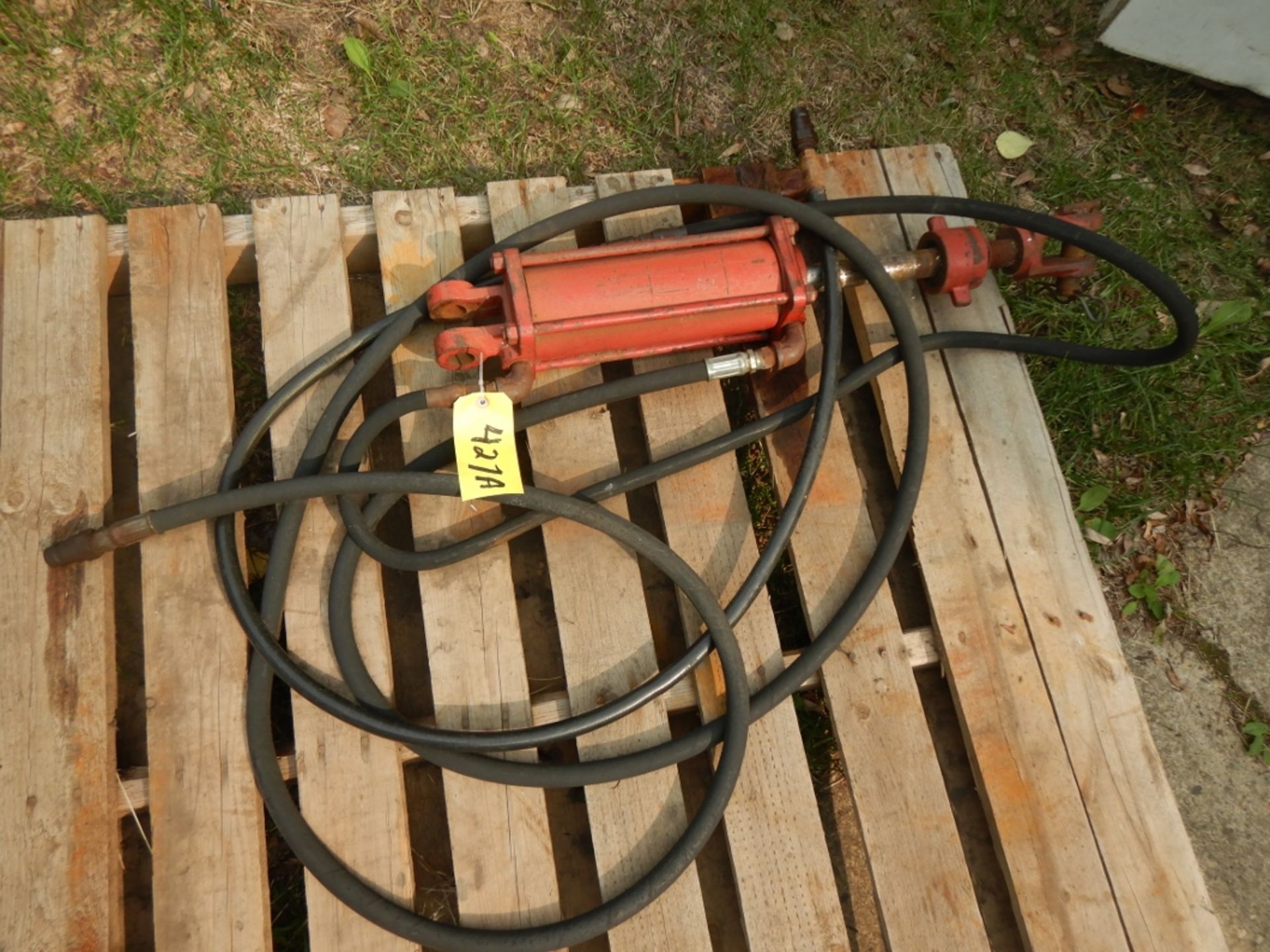 12IN HYDRAULIC PISTON W/ HOSES AND COUPLERS - Image 2 of 3