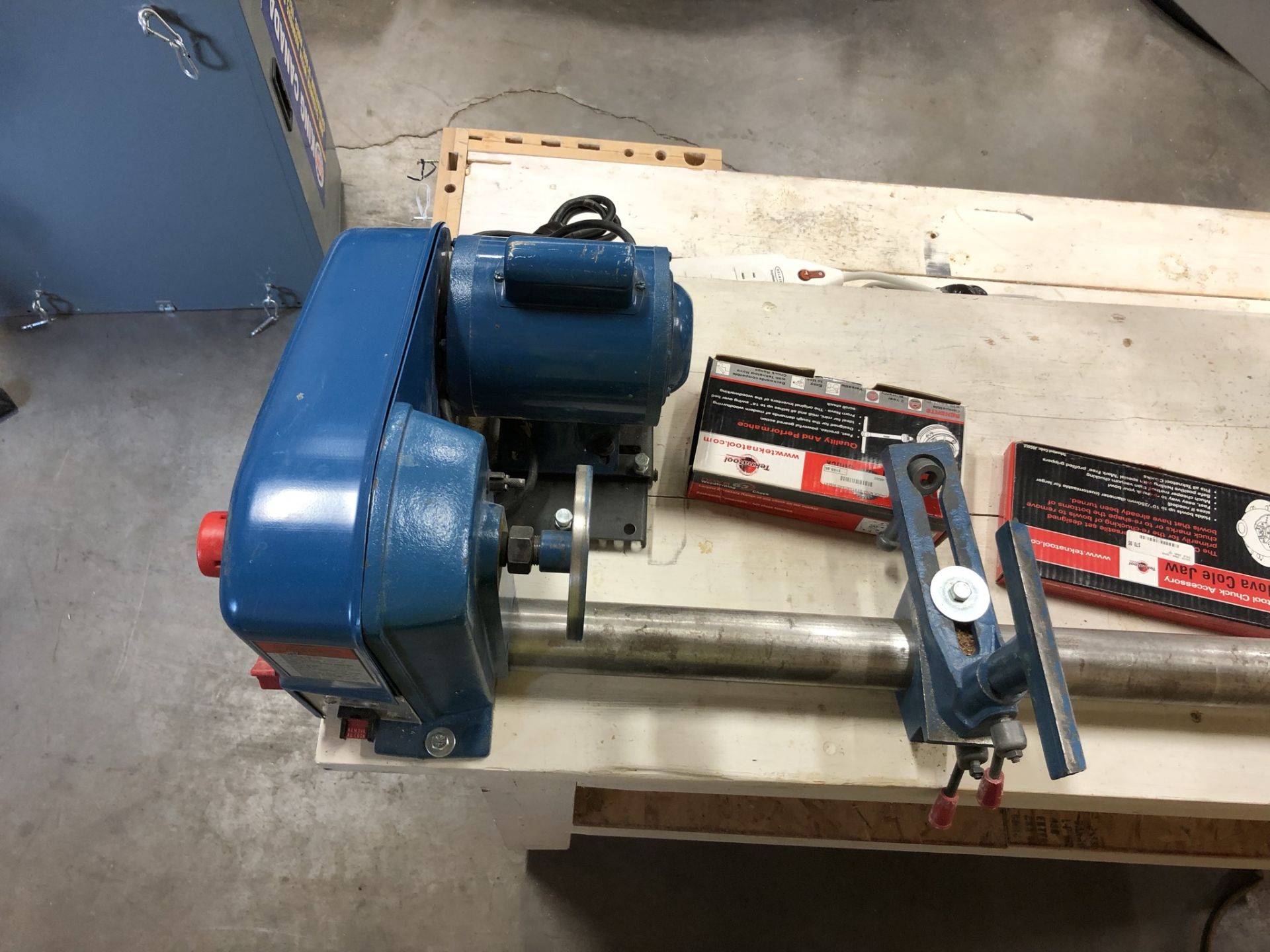 RYOBI 12INX37IN WOOD LATHE W/ WOOD STAND, NOVA COLE JAW ACCESSORY, AND NOVA WOOD TURNING CHUCK - Image 5 of 10