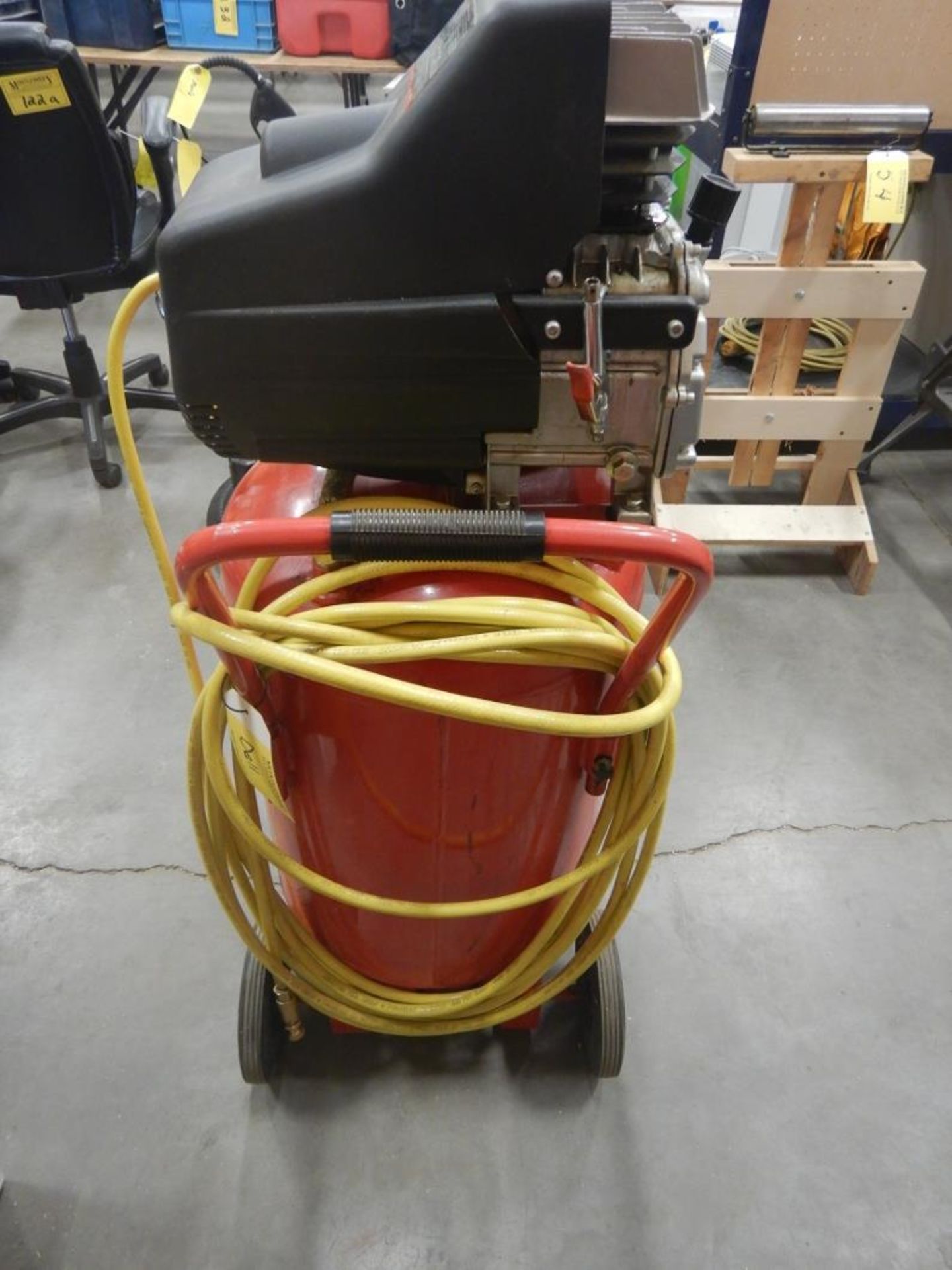 KING CANADA PERFORMANCE PLUS UPRIGHT 5HP AIR COMPRESSOR W/ HOSE - Image 5 of 8