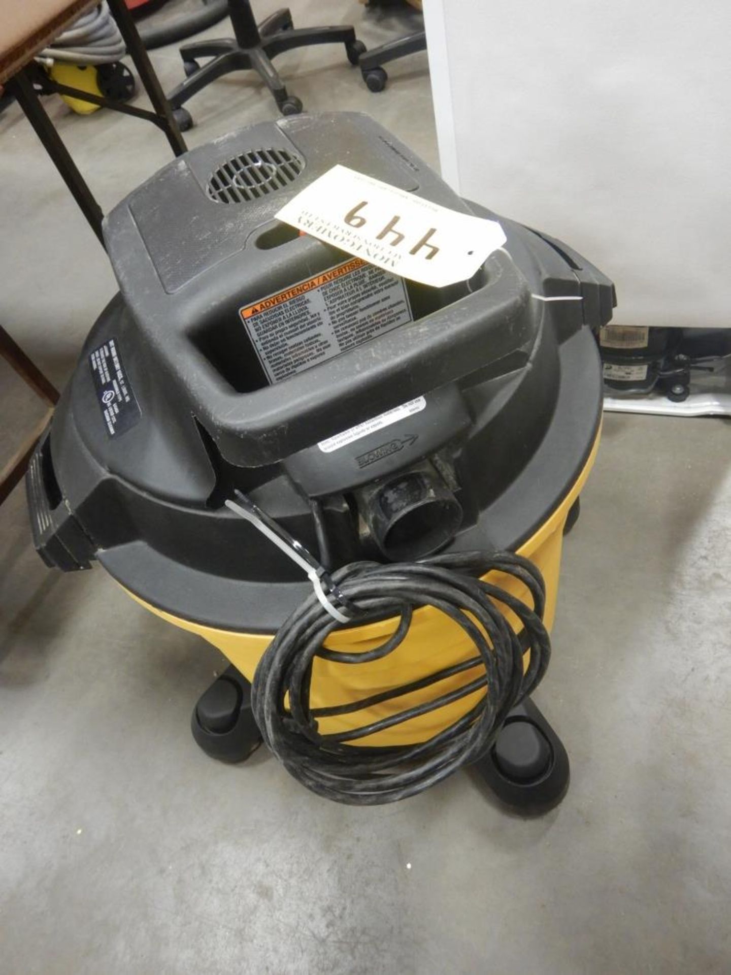 DIRT HOUND WET DRY SHOP VACUUM 16GAL 6.0HP W/ HOSES - Image 3 of 3