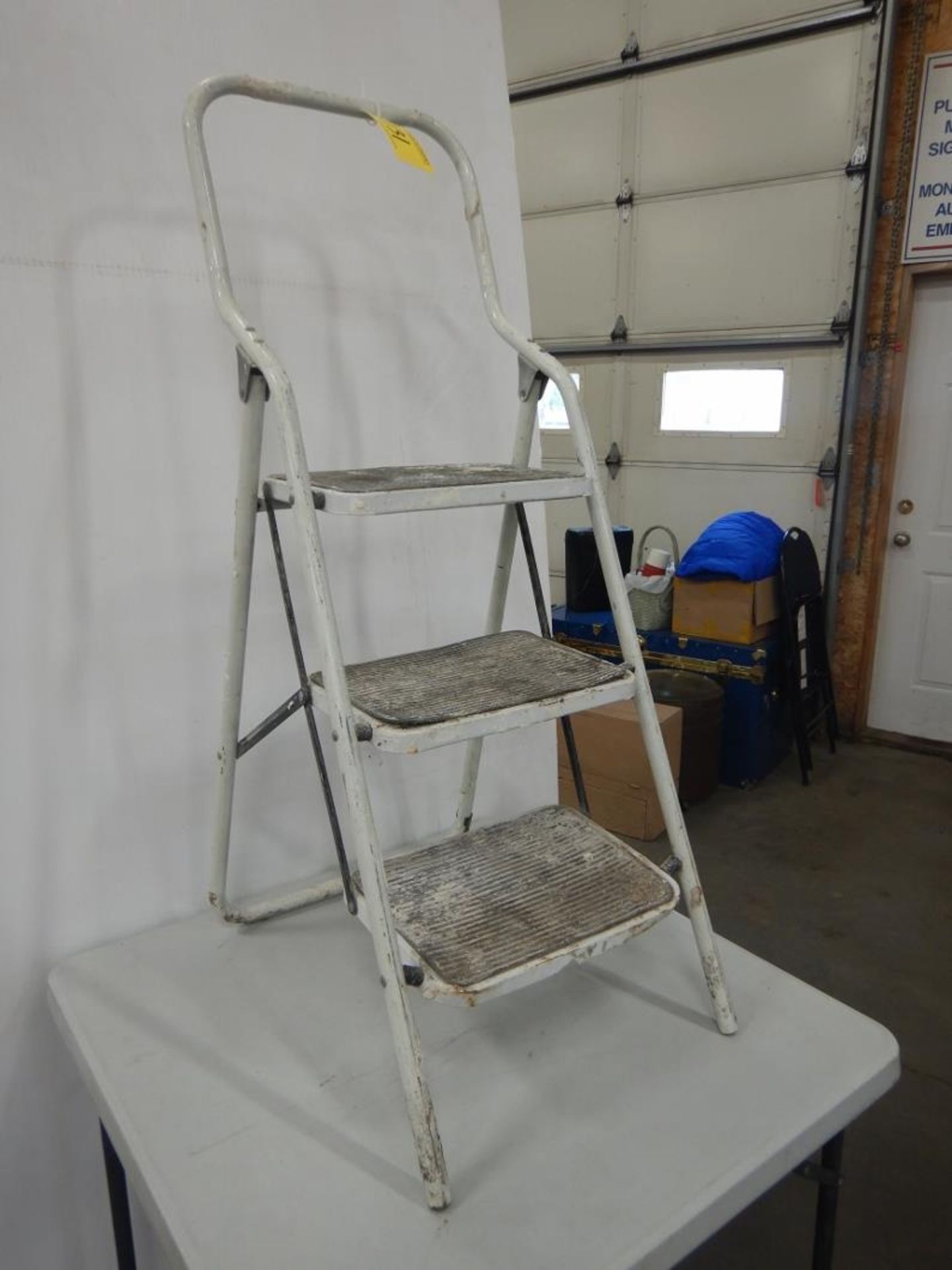 3-STEP PAINTERS LADDER - Image 3 of 3