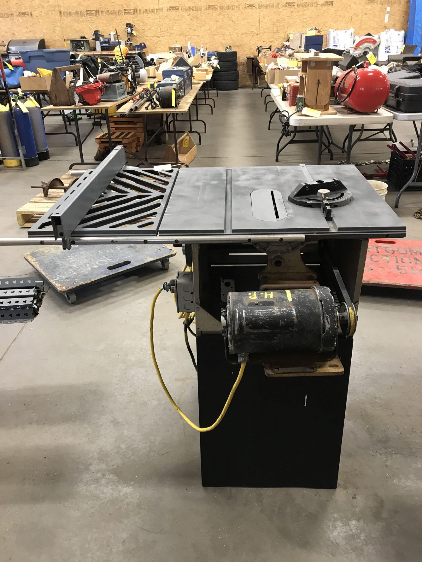 ROCKWELL/BEAVER 9" TABLE SAW W/ 1HP MOTOR