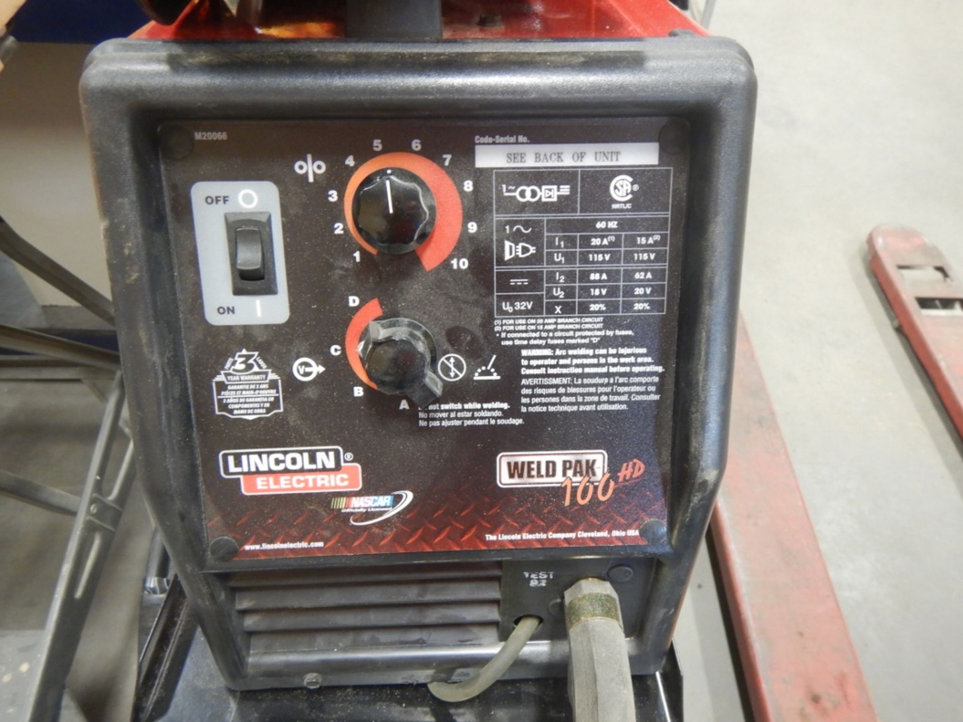 LINCOLN ELECTRIC WELD PAK 100HD MIG WELDER ON CART W/ 2-MASKS - Image 3 of 9