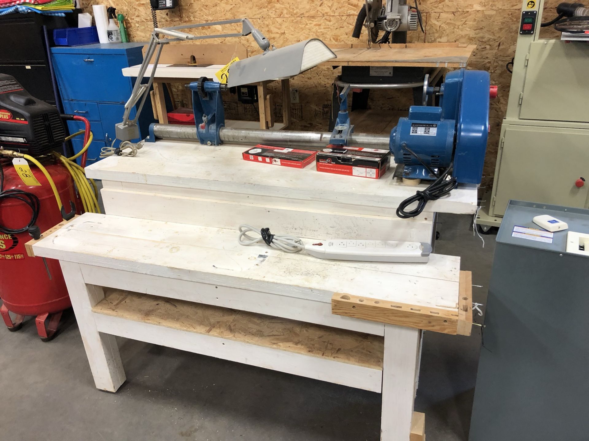 RYOBI 12INX37IN WOOD LATHE W/ WOOD STAND, NOVA COLE JAW ACCESSORY, AND NOVA WOOD TURNING CHUCK