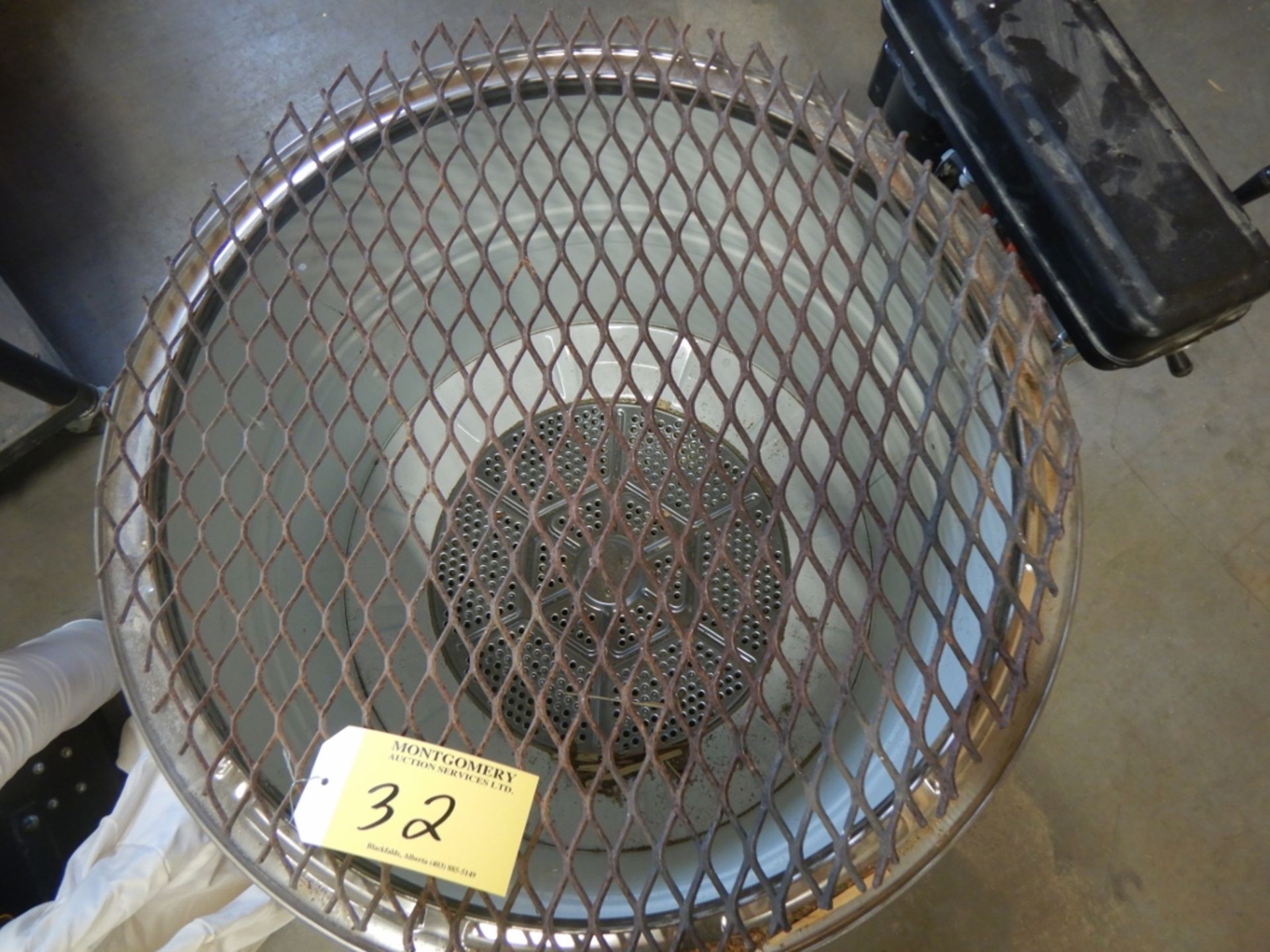 FIRE PIT W/ GRATE - MADE FROM DRYER DRUM - Image 2 of 3