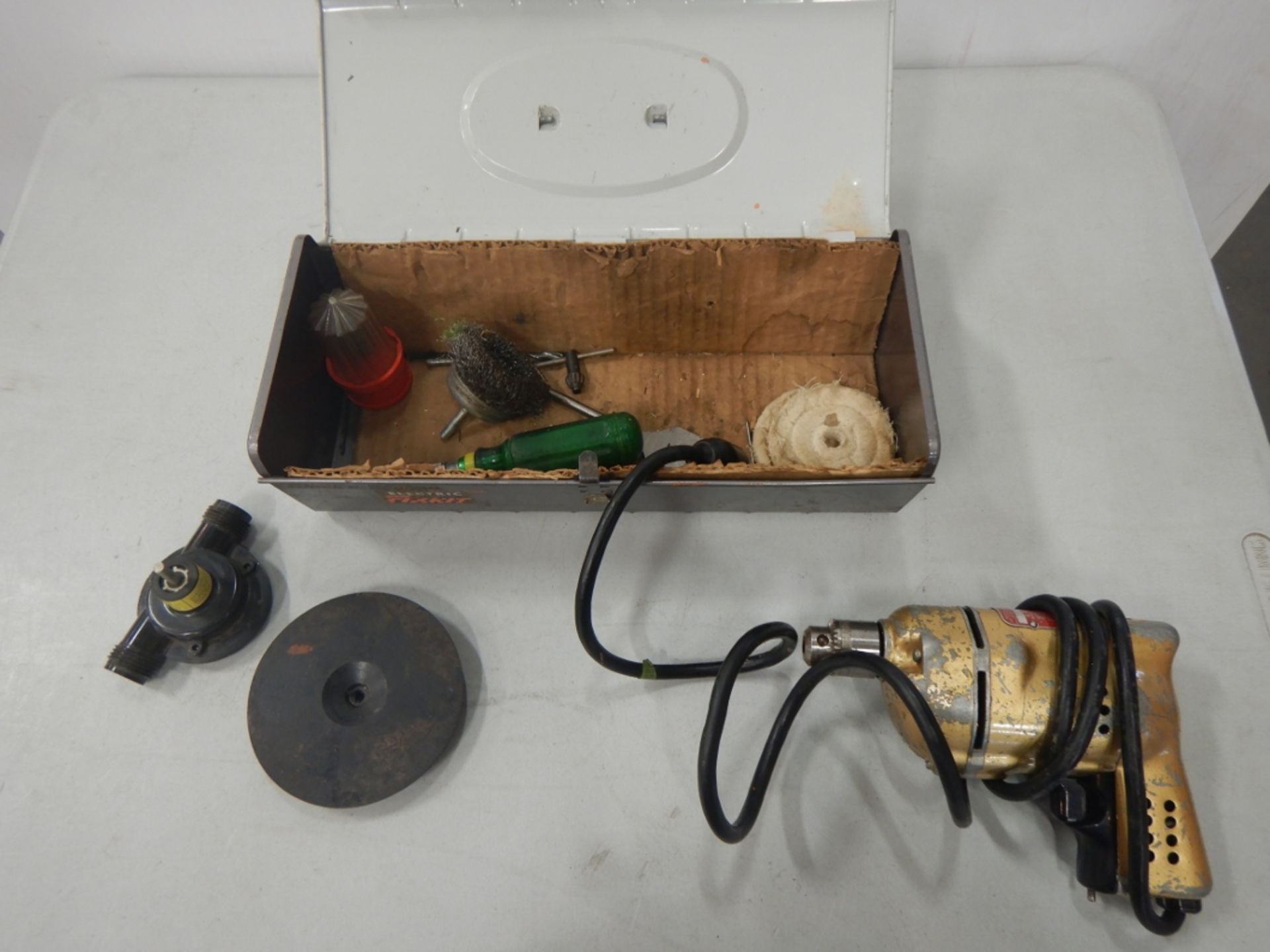 VINTAGE B&D CIRCULAR SAW AND DRILL, DRILL PUMP, ETC. - Image 8 of 11