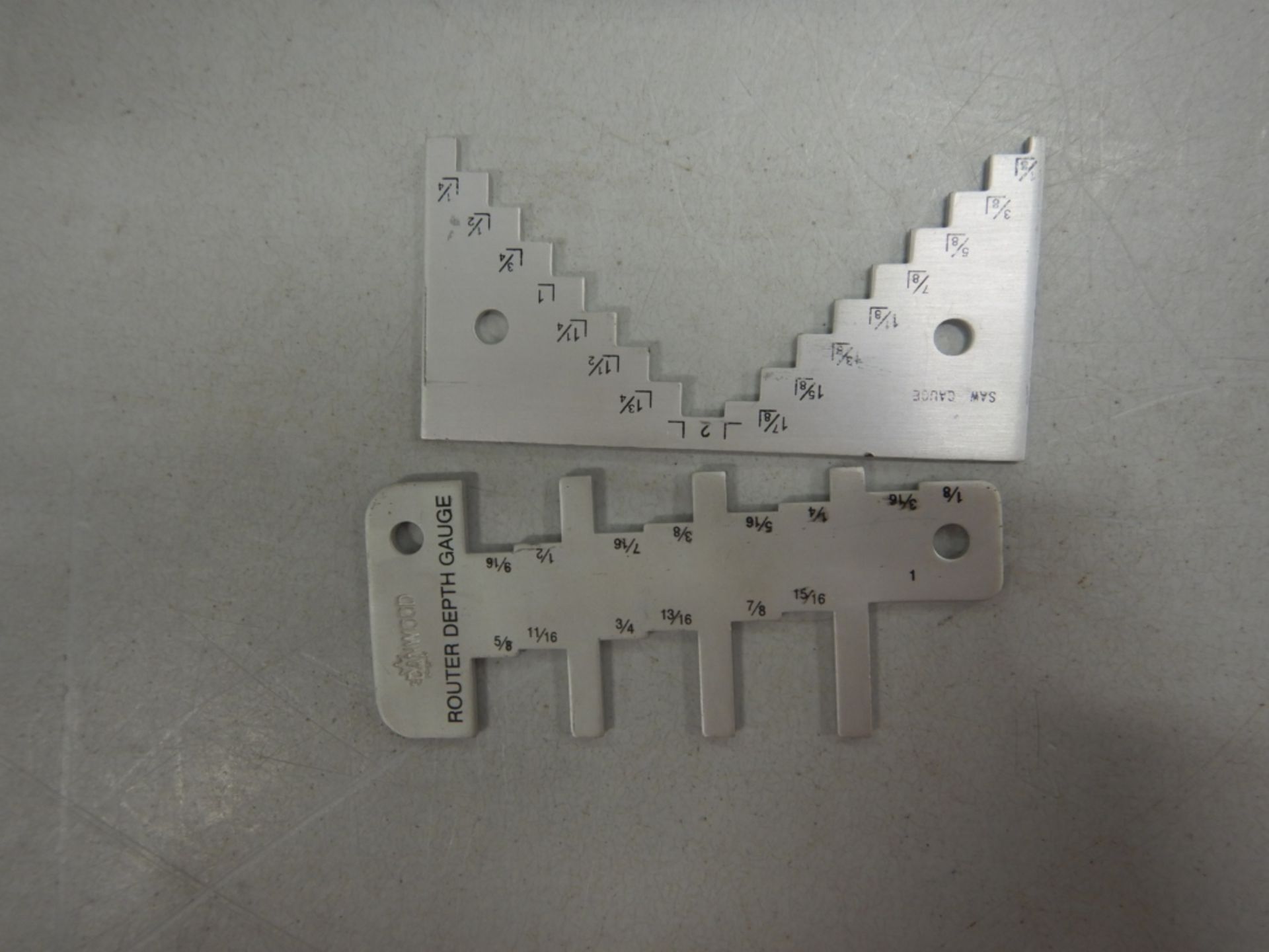 ROUTER BIT SET AND ROUTER DEPTH GAUGES - Image 2 of 5