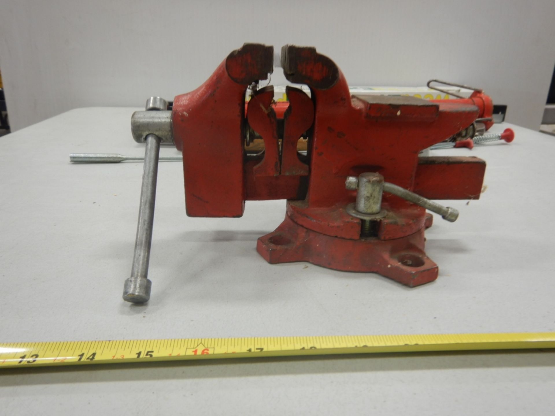 L/O ADJUSTIBLE BENCH VISE, 24IN MAGNETIC TOOL HOLDER, TIRE PUMP, ETC. - Image 5 of 5