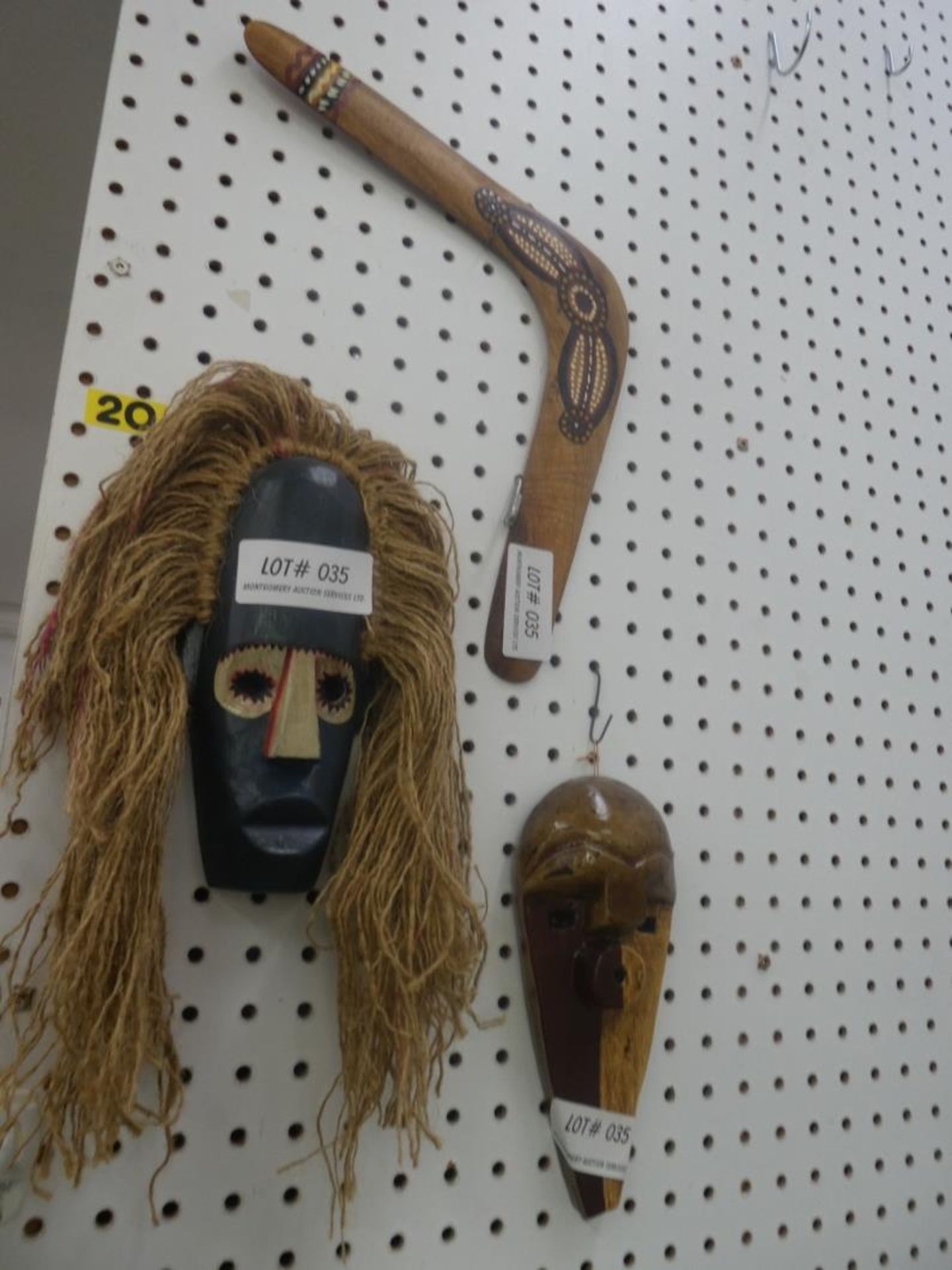 BOOMERANG & 2 WOODEN MASKS