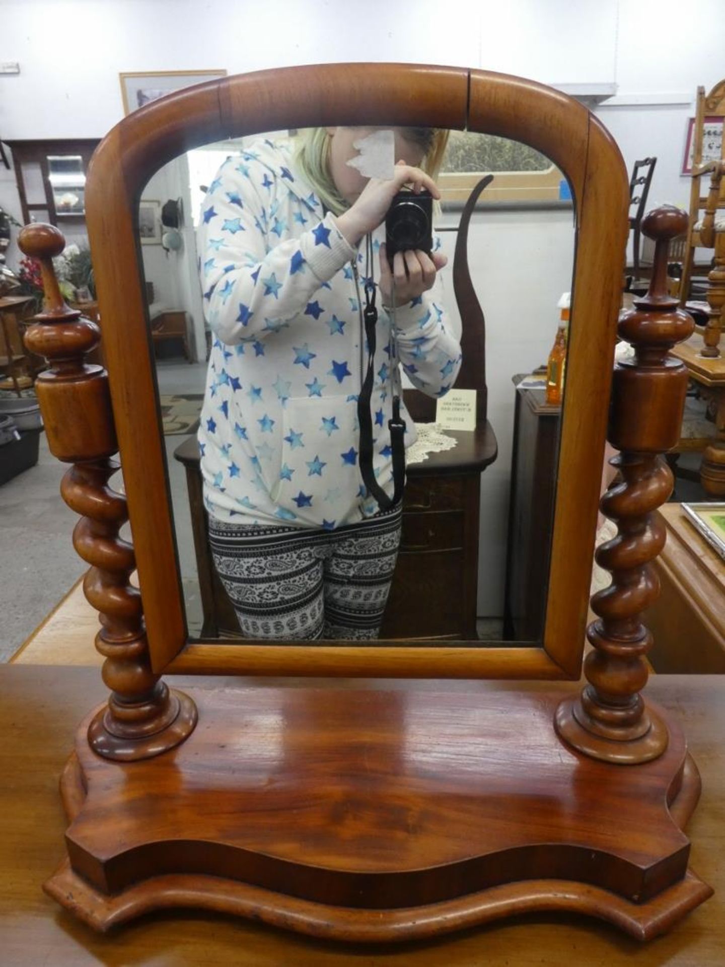 VICTORIAN MAHOGANY BARLEY TWIST SHAVING MIRROR