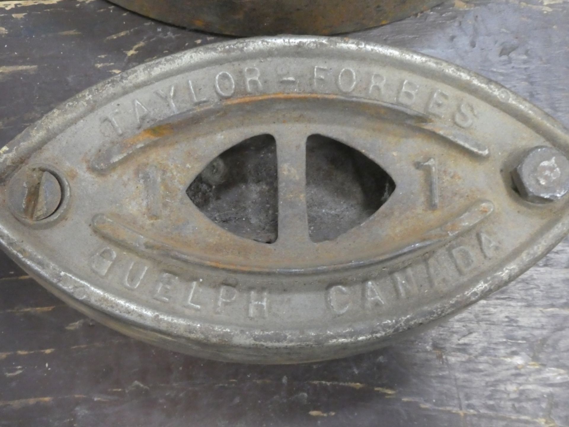 3 TAYLOR-FORBES SAD IRON (1,2,3) & HANDLE - Image 2 of 3