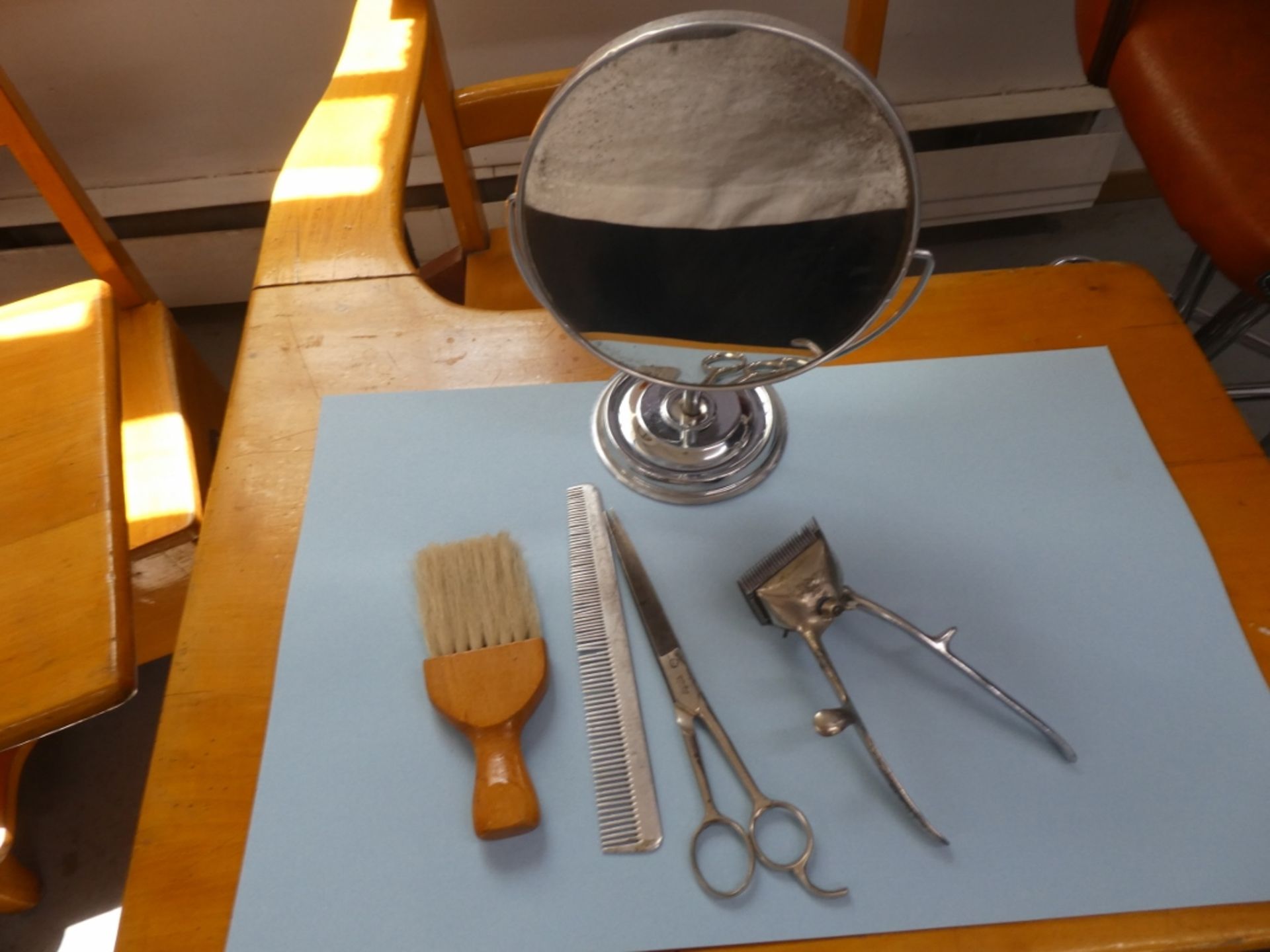 HAIR CLIPPERS, COMB SCISSORS BRUSH & MIRROR - Image 2 of 2