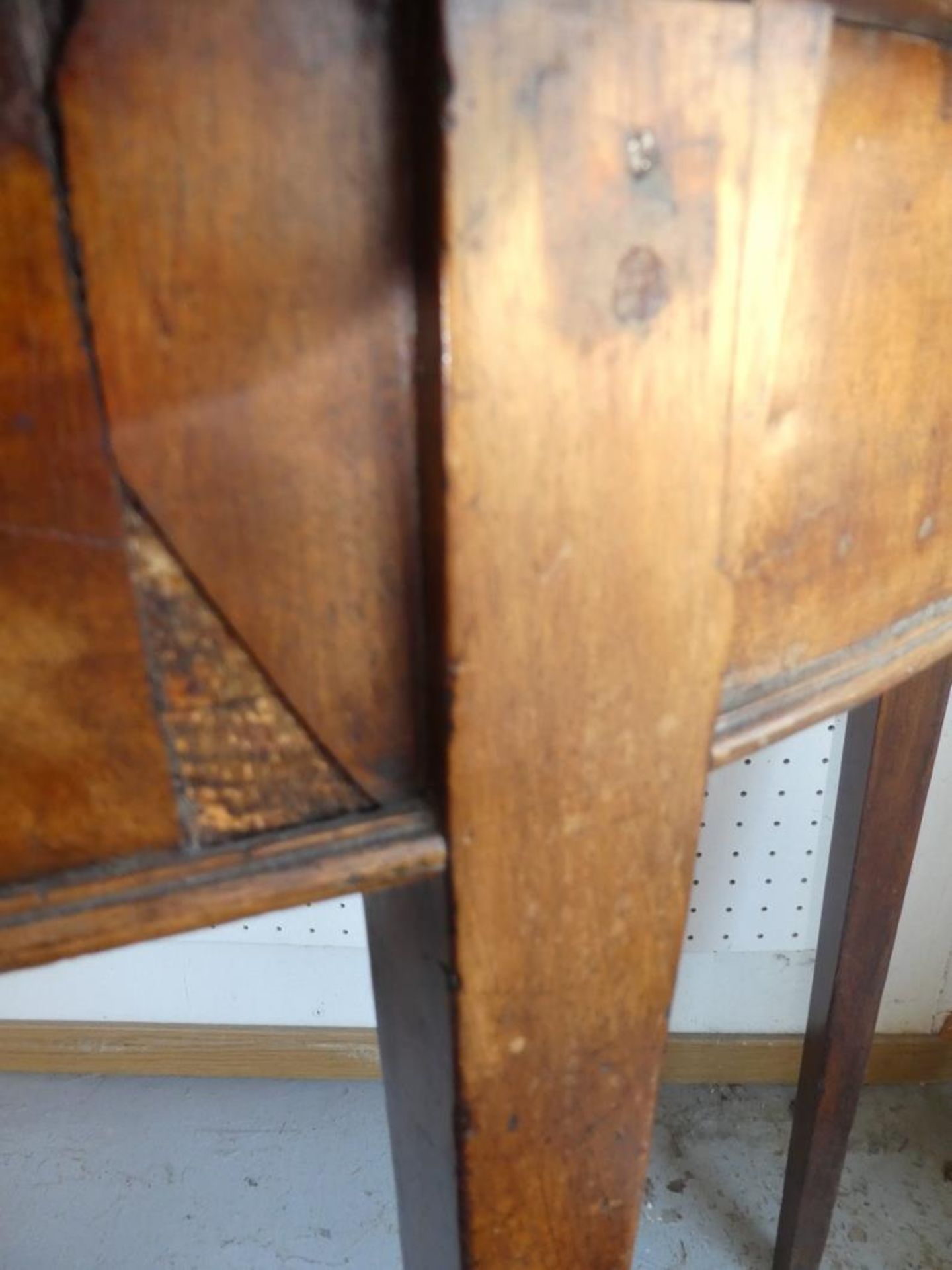 MAHOGANY ROUND GATE LEG TABLE CA. 1860 34"DIA 29"H - Image 7 of 7