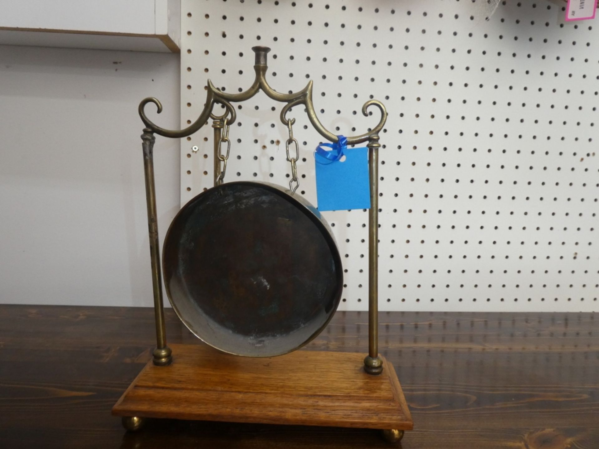 VICTORIAN BRASS DINNER GONG FROM SCOTLAND 13"H 9.5"W - Image 3 of 3