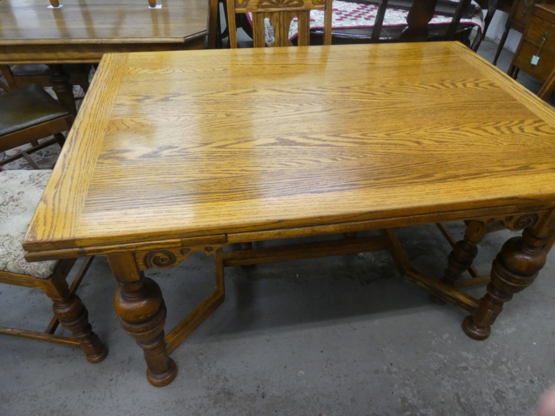 OAK TABLE & 6 CHAIRS 30"H 56"W 38"D EXTENDS TO 86"W - Image 3 of 4