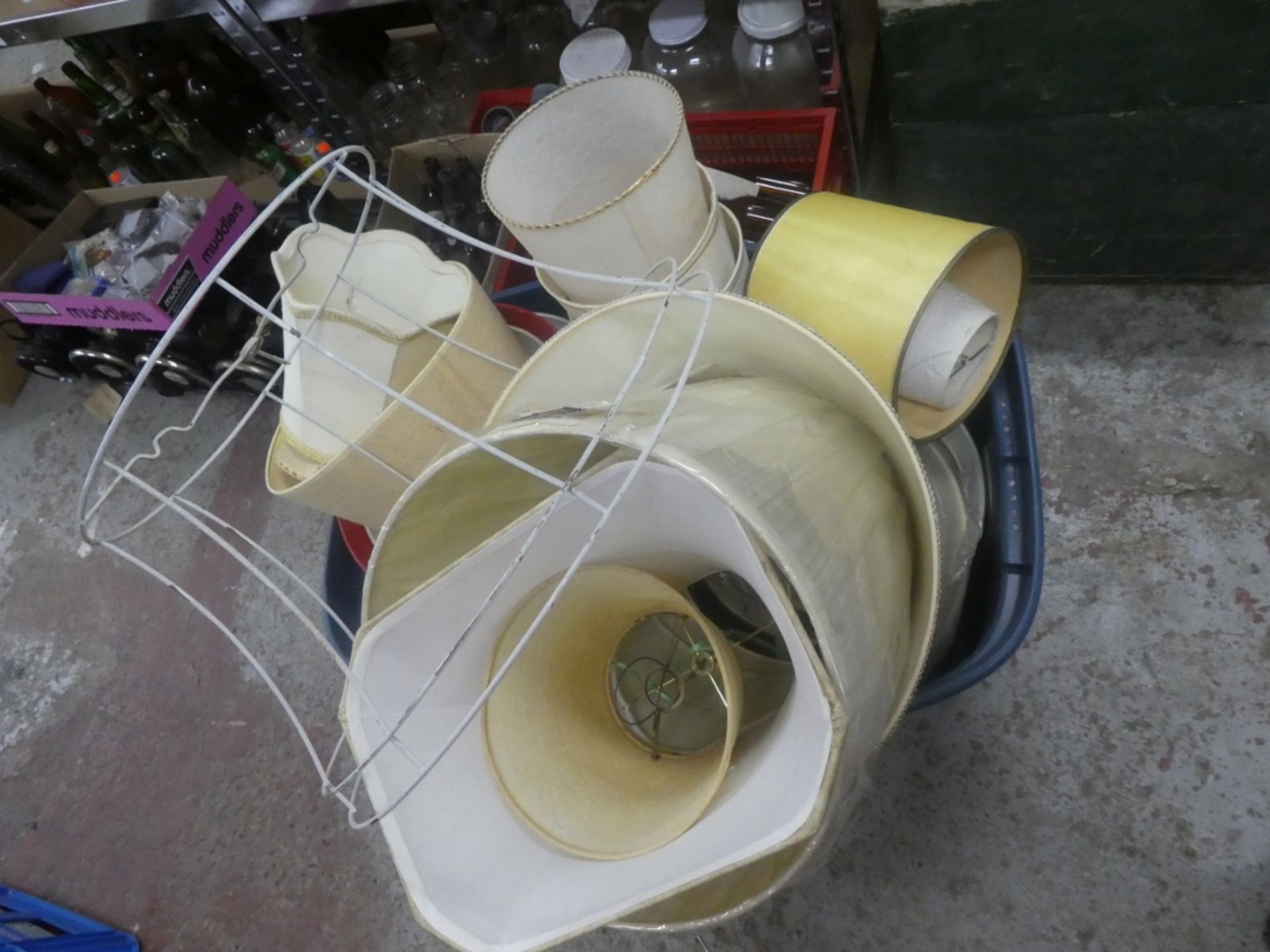 BOX OF VINTAGE CLOTHES HANGERS & TUB OF LAMP SHADES - Image 2 of 3