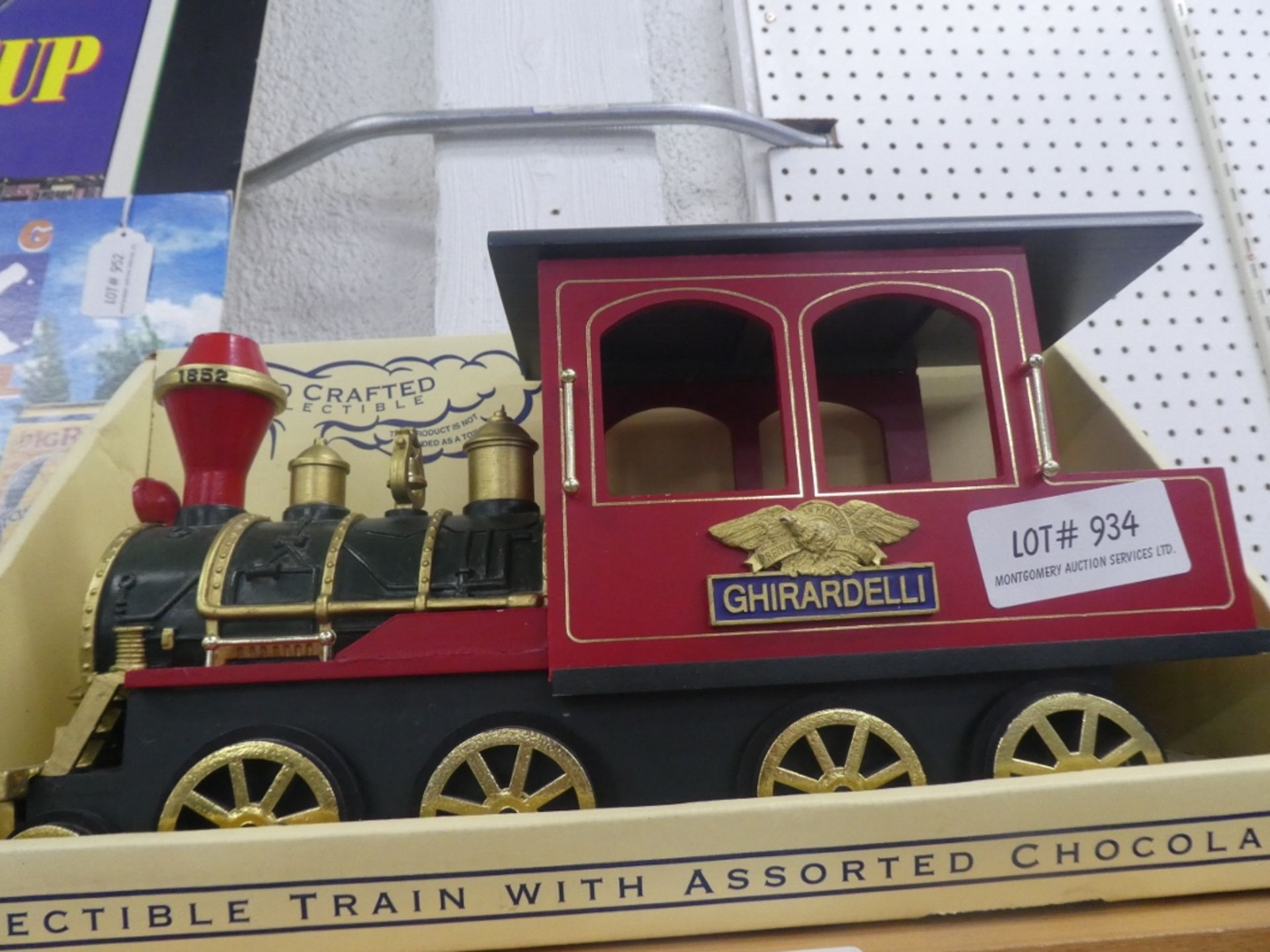 GHIRARDELLI CHOCOLATR WOODEN TRAIN ENGINE