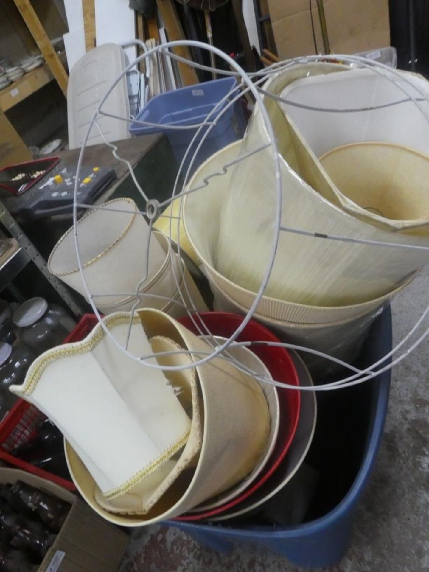 BOX OF VINTAGE CLOTHES HANGERS & TUB OF LAMP SHADES - Image 3 of 3