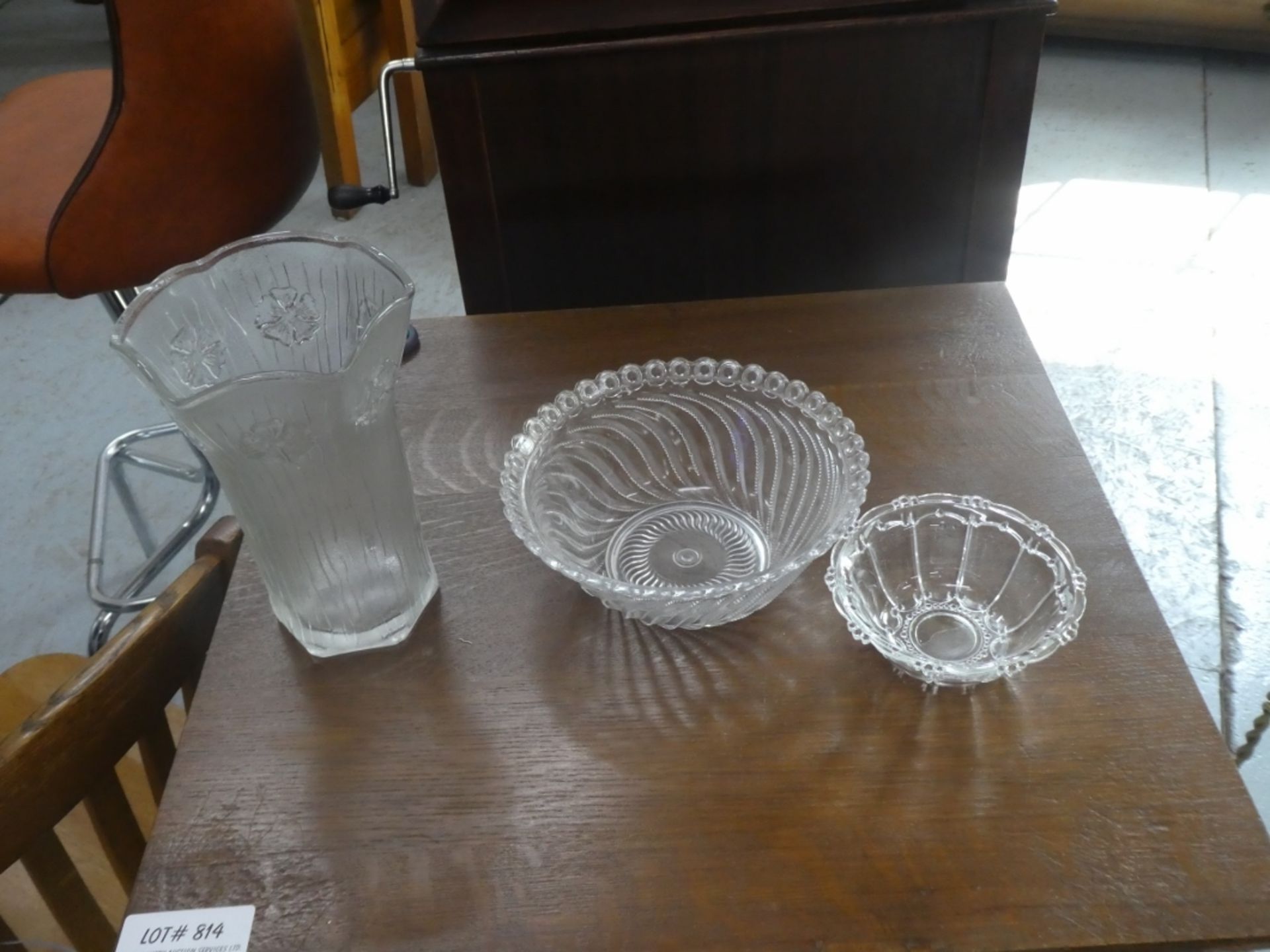 2 DEPRESSION GLASS BOWLS 5", 8" & GLASS VASE