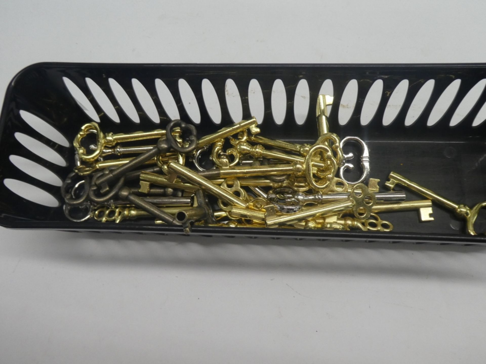 LOT OF REPRODUCTION "SKELETON" KEYS