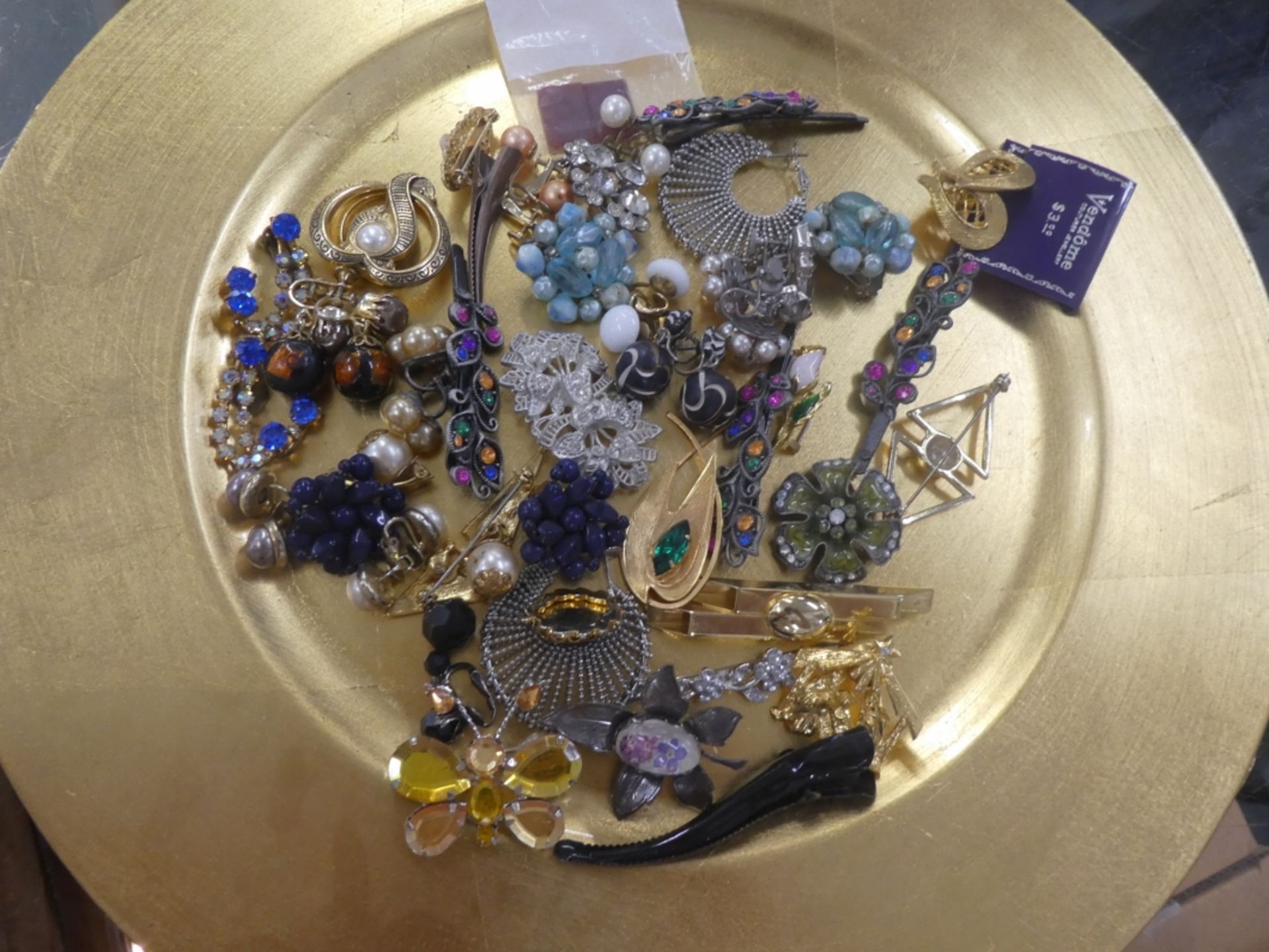 LOT OF COSTUME JEWELRY