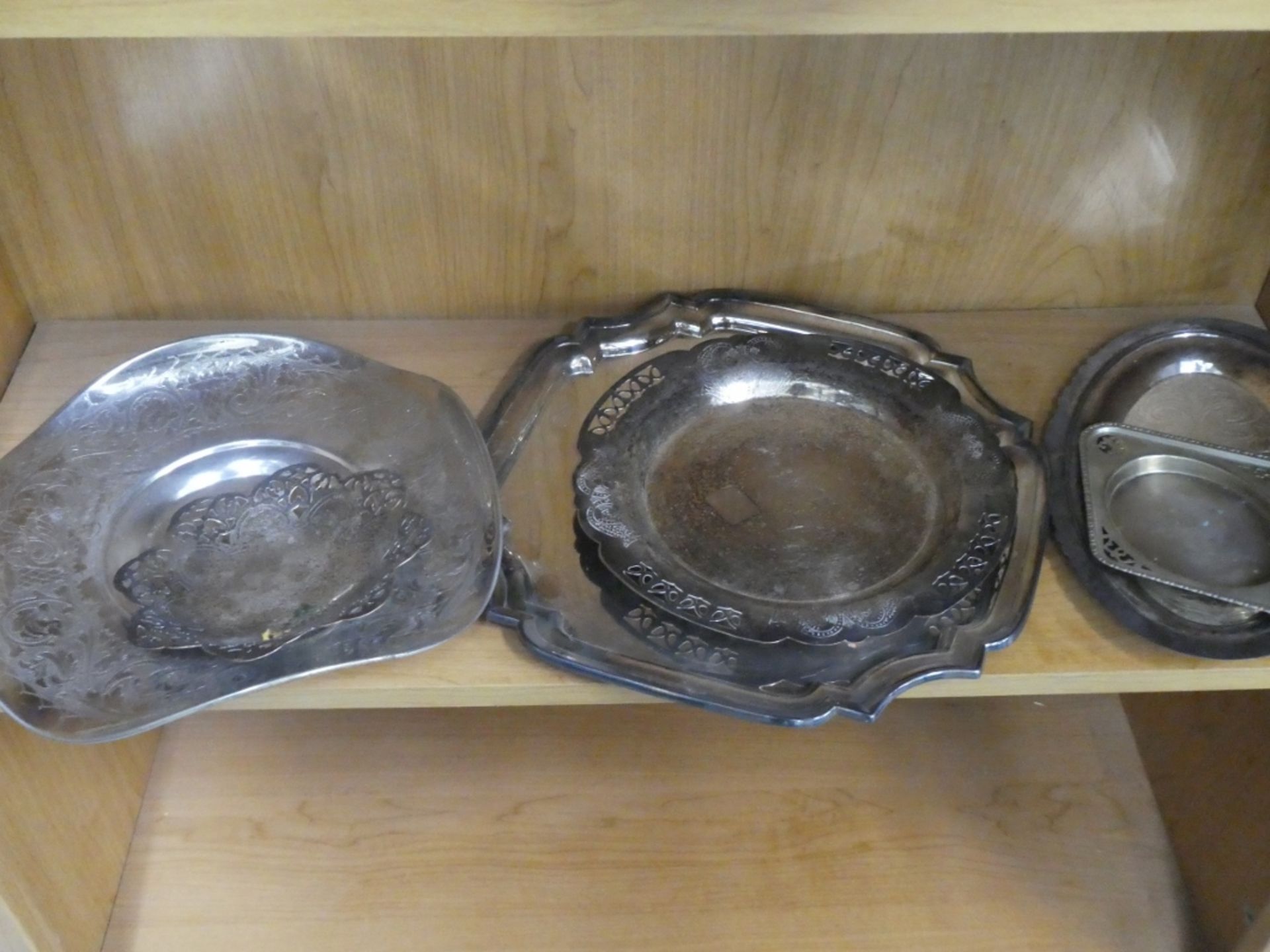 2 SHELVES OF SILVERPLATE - Image 4 of 5