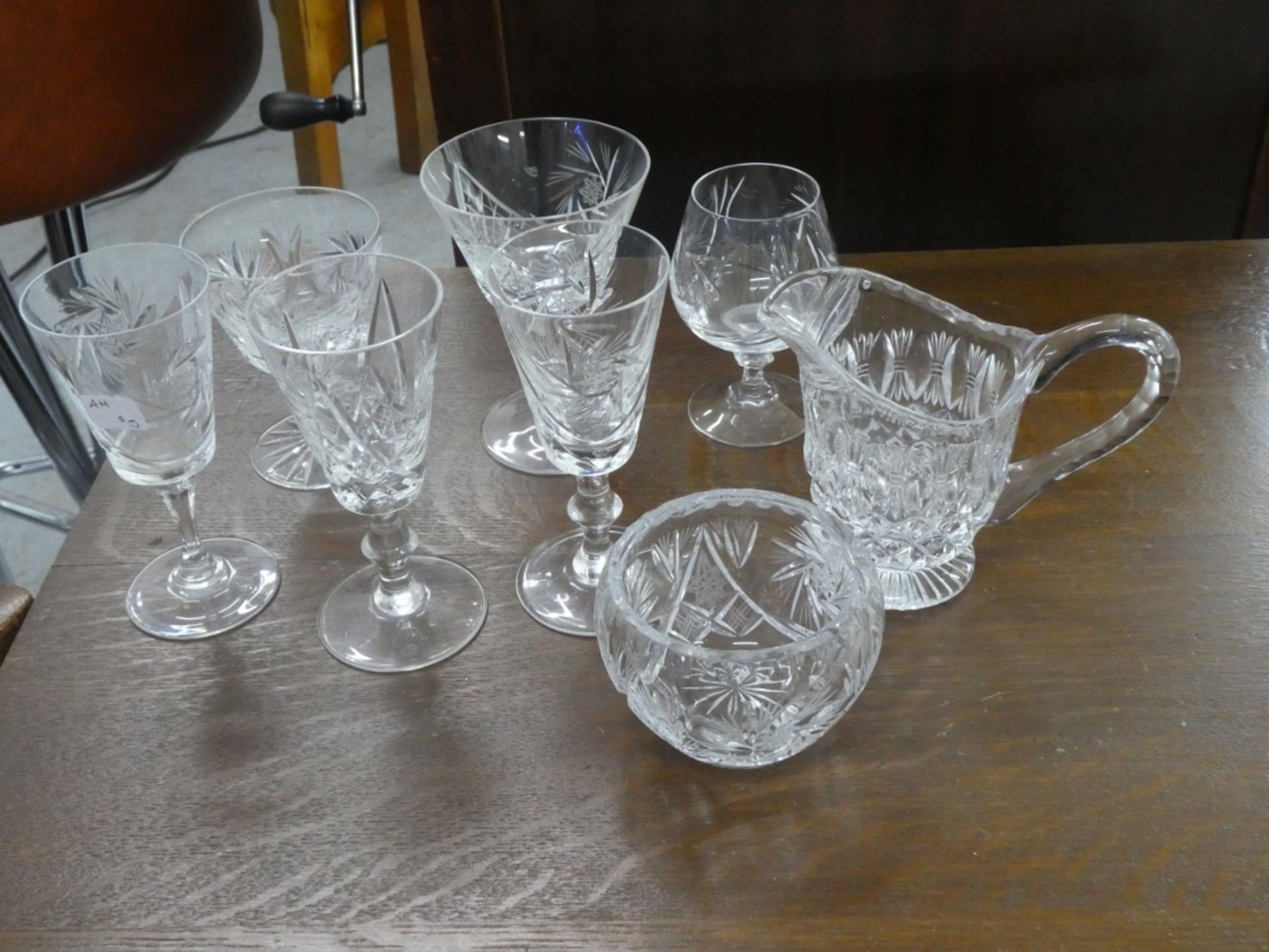 8 PIECES OF MISS MATCHED CRYSTAL (SUGAR BOWL HAS A CHIP) - Image 2 of 2