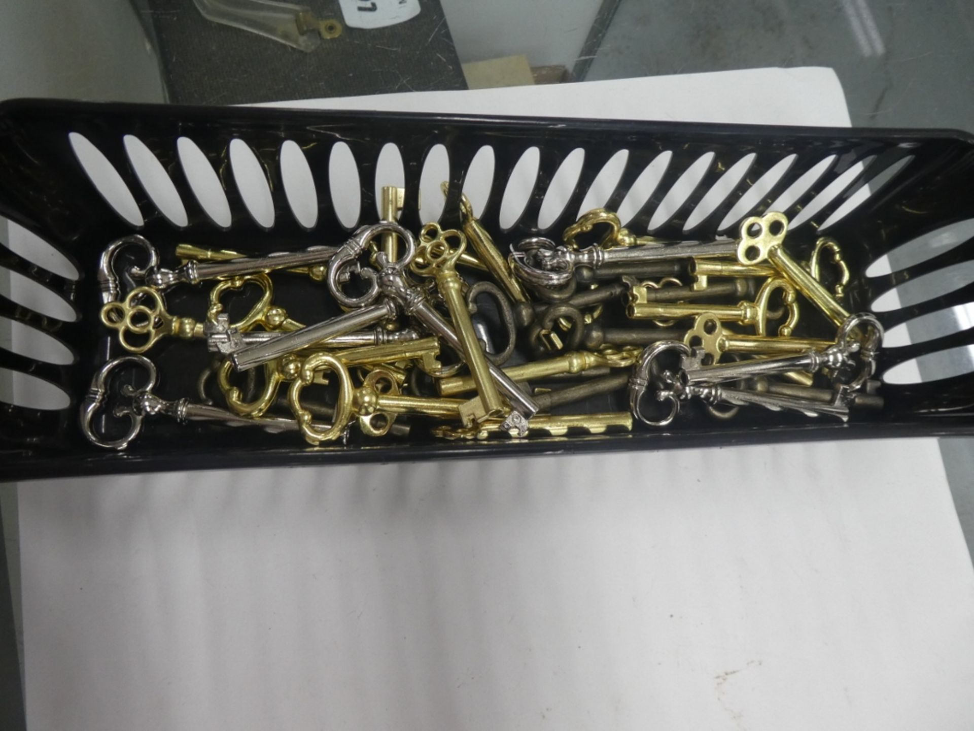 LOT OF REPRODUCTION "SKELETON" KEYS