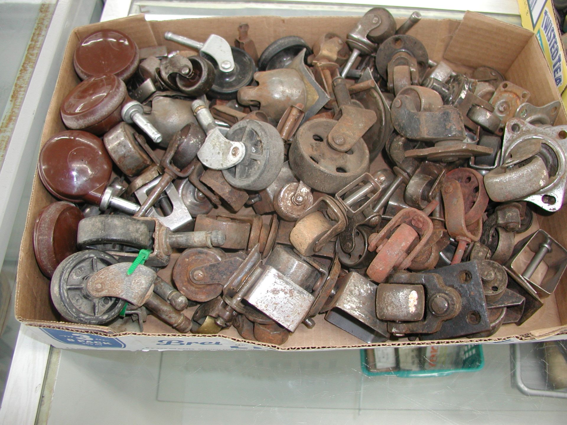 BOX OF ANTIQUE & VINTAGE CASTERS