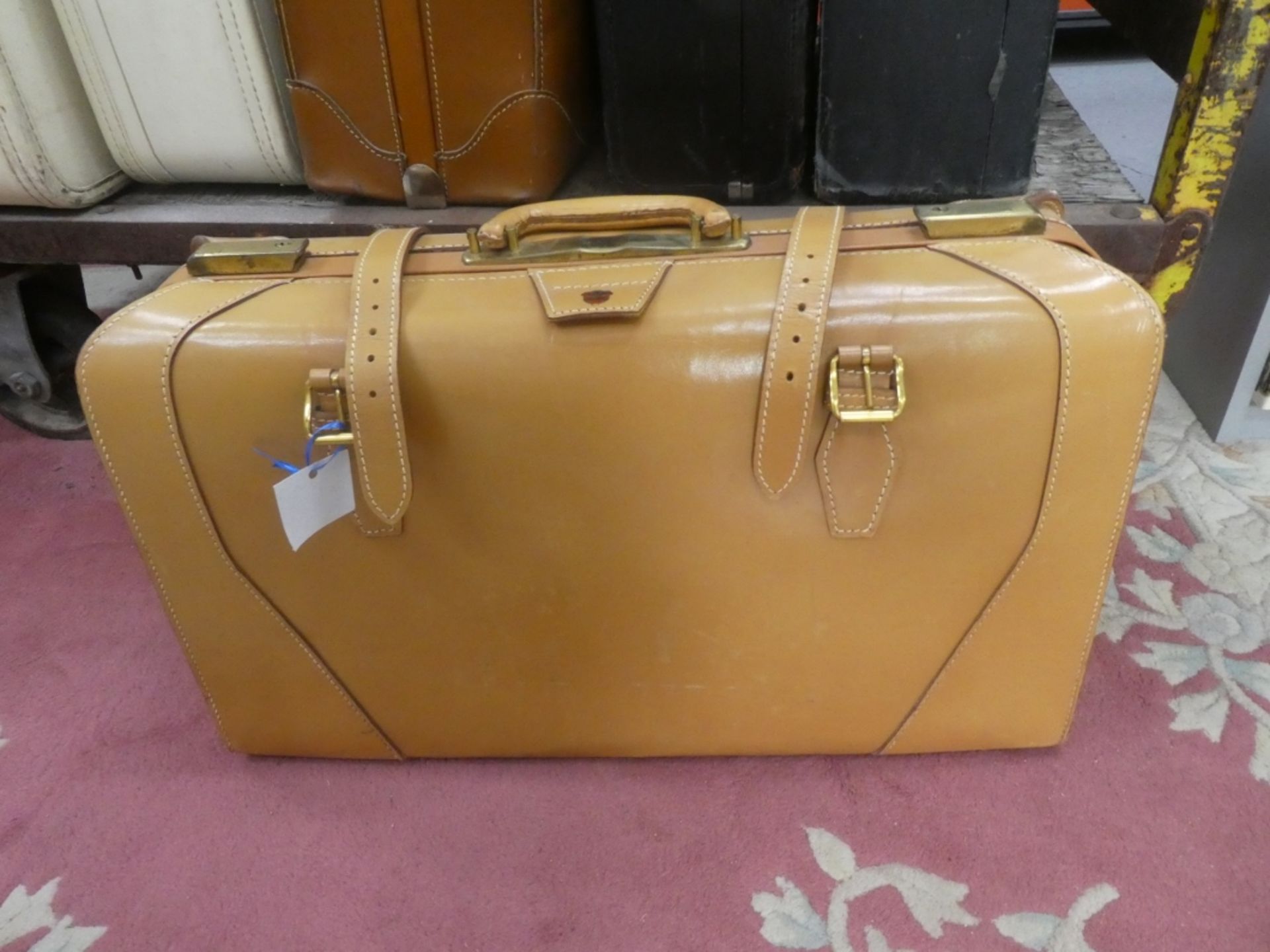 VINTAGE LEATHER SUITCASE