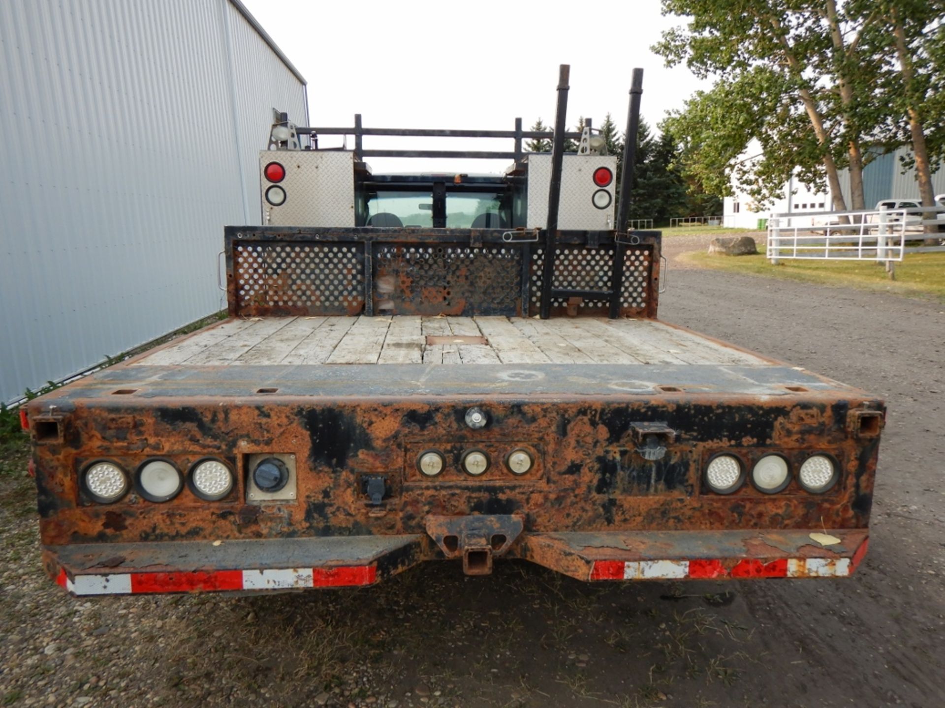 2008 FORD F550 XL 4X4 6.8L V10 TRITON, A/T, DUALLY, 250,516 KM'S SHOWING, W/ 5TH HITCH, TOOLBOXES - Image 6 of 17