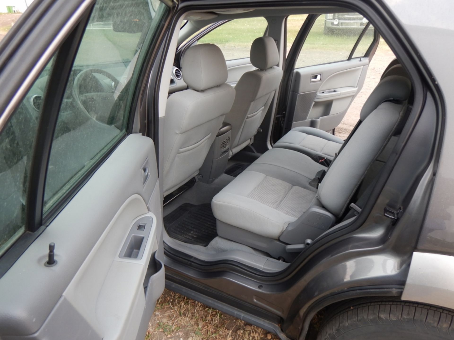 2006 FORD FREESTYLE AWD, 7 PASSENGER HATCH BACK, W/ CLOTH, ROOF RACK, POWER DRIVER SEAT, 255,706 KM - Image 12 of 13