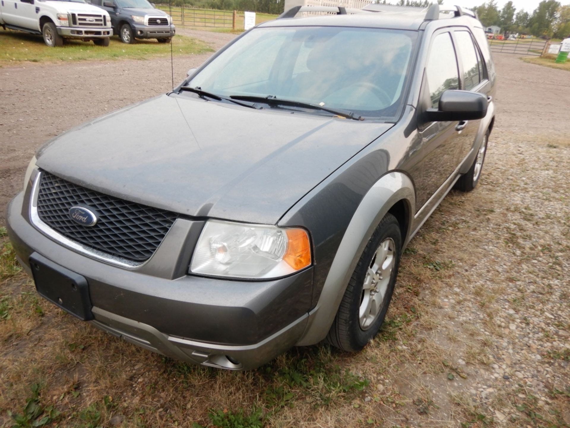 2006 FORD FREESTYLE AWD, 7 PASSENGER HATCH BACK, W/ CLOTH, ROOF RACK, POWER DRIVER SEAT, 255,706 KM