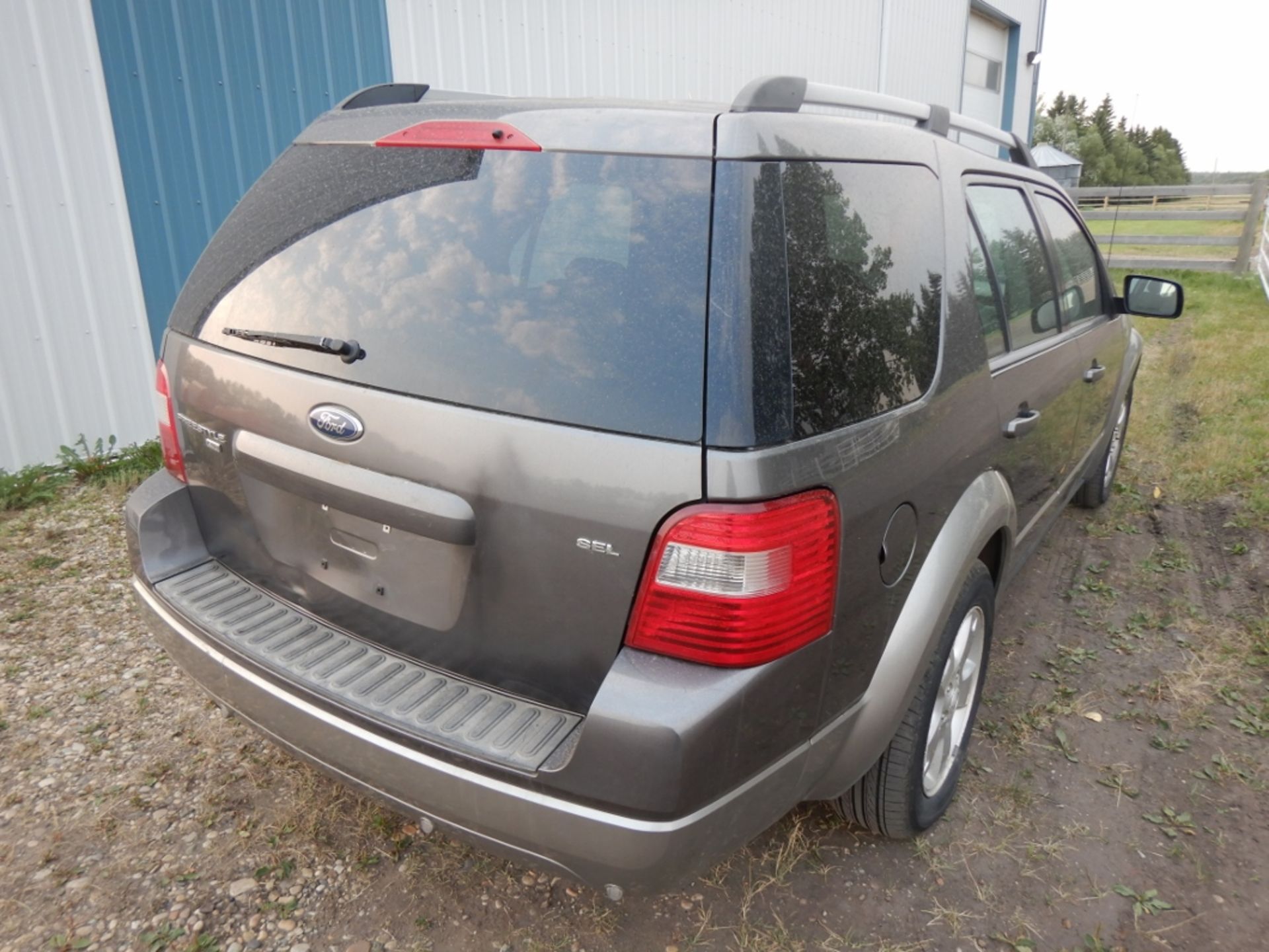 2006 FORD FREESTYLE AWD, 7 PASSENGER HATCH BACK, W/ CLOTH, ROOF RACK, POWER DRIVER SEAT, 255,706 KM - Image 2 of 13