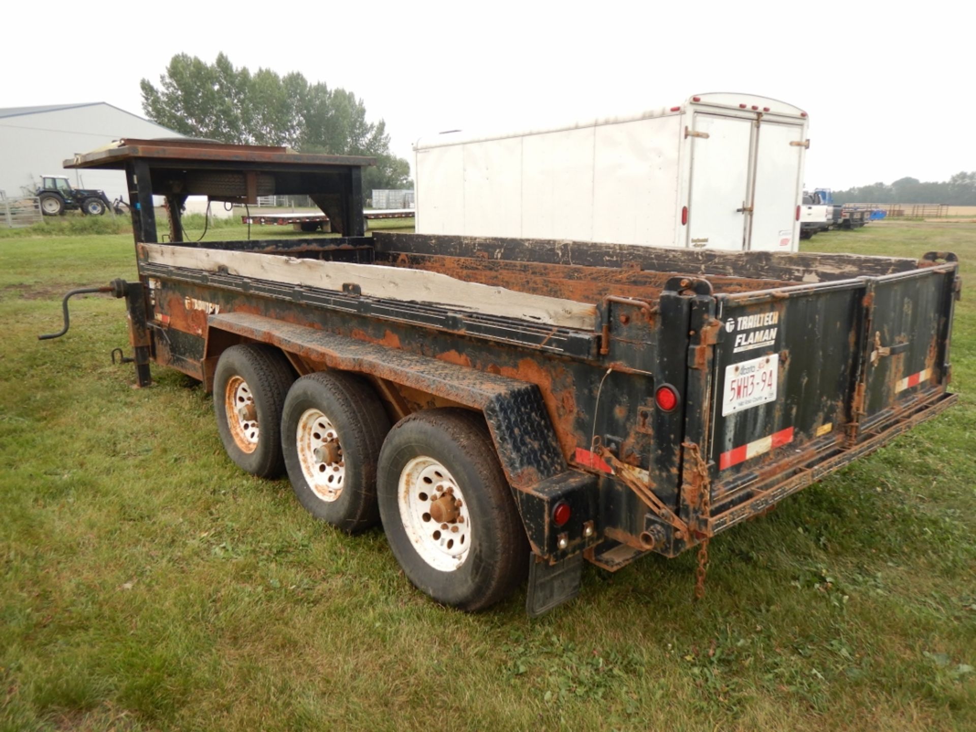 2008 TRAILTECH 16FT GN HYD. DUMP TRAILER, TRI-AXLE, 21,000 GVWR, W/ GN DECK, RAMPS, 13,200LBS - Image 2 of 15