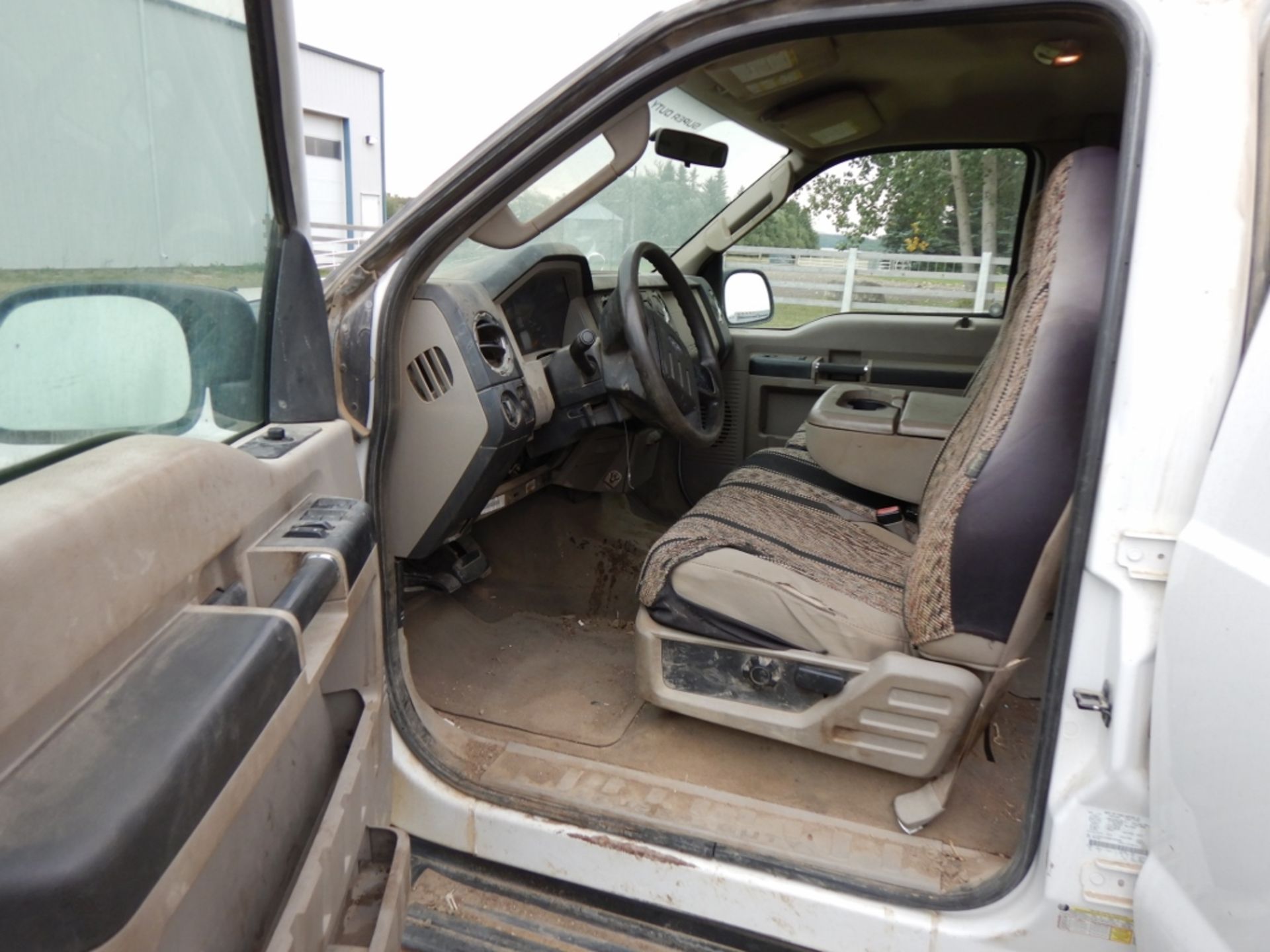 2007 FORD F350 XLT 4X4 V8 P/U TRUCK, A/T, CREW CAB, 8FT BOX (DAMAGED), 362,299 KM'S SHOWING - Image 8 of 10