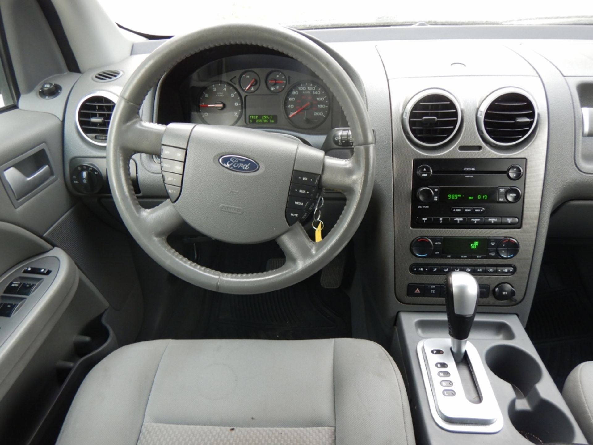 2006 FORD FREESTYLE AWD, 7 PASSENGER HATCH BACK, W/ CLOTH, ROOF RACK, POWER DRIVER SEAT, 255,706 KM - Image 10 of 13