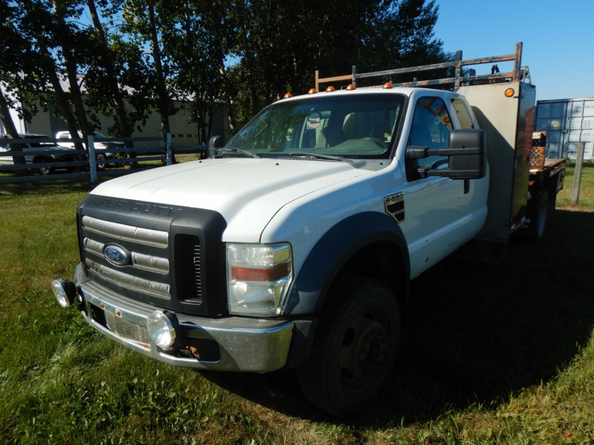 2008 FORD F550 XL 4X4 6.8L V10 TRITON, A/T, DUALLY, 250,516 KM'S SHOWING, W/ 5TH HITCH, TOOLBOXES - Image 7 of 17