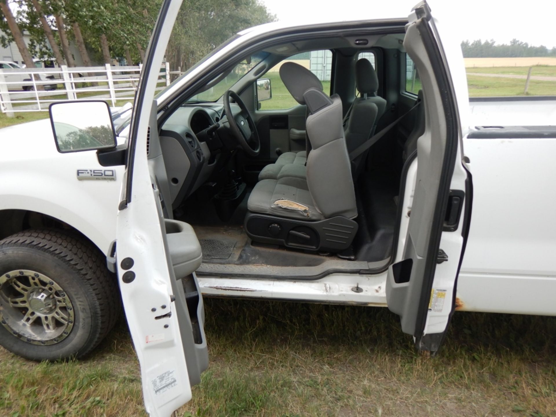 2005 FORD F150 4X4 REGULAR CAB, LONG BOX, P/U, 5.4L TRITON ENGINE, A/T, A/C, CLOTH, 305,346 KM'S - Image 7 of 21