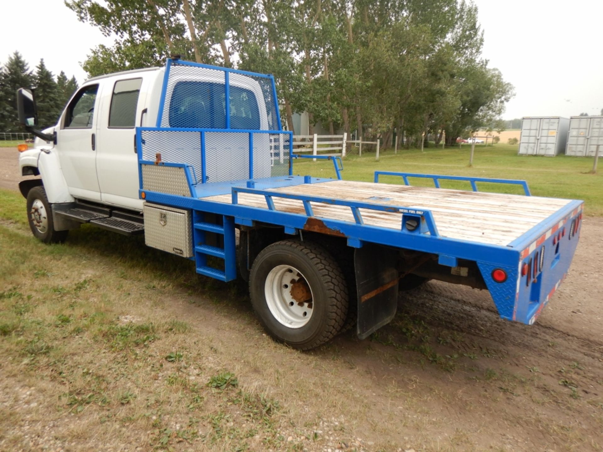 2006 GMC TOP KICK C5500 4X4 CREW CAB, DURAMAX DIESEL, AUTO ALLISON TRANSMISION, 278,692 KM'S SHOWING - Image 26 of 33